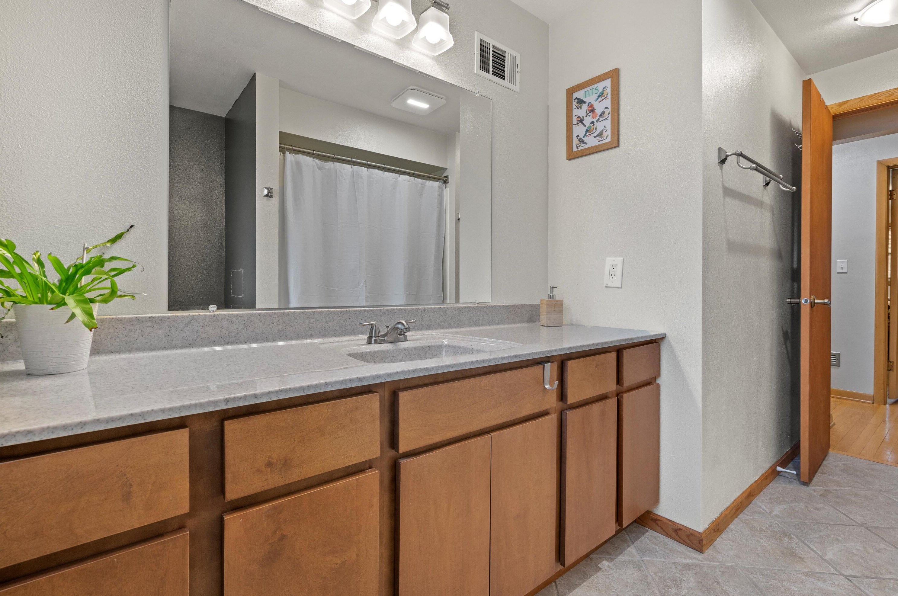 7829 Mount Vernon Ave, Milwaukee WI  53213-3449 exterior