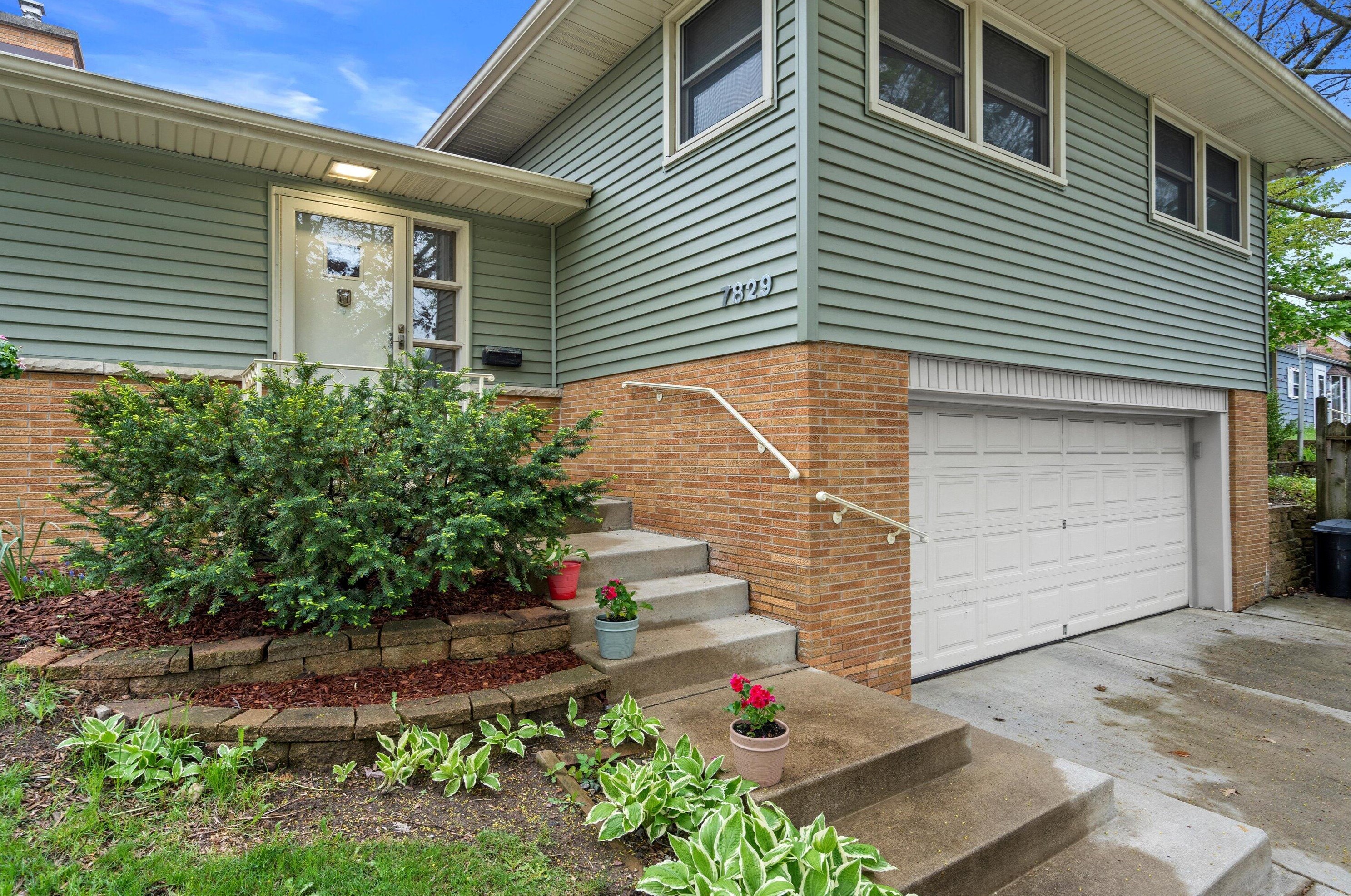 7829 Mount Vernon Ave, Milwaukee WI  53213-3449 exterior