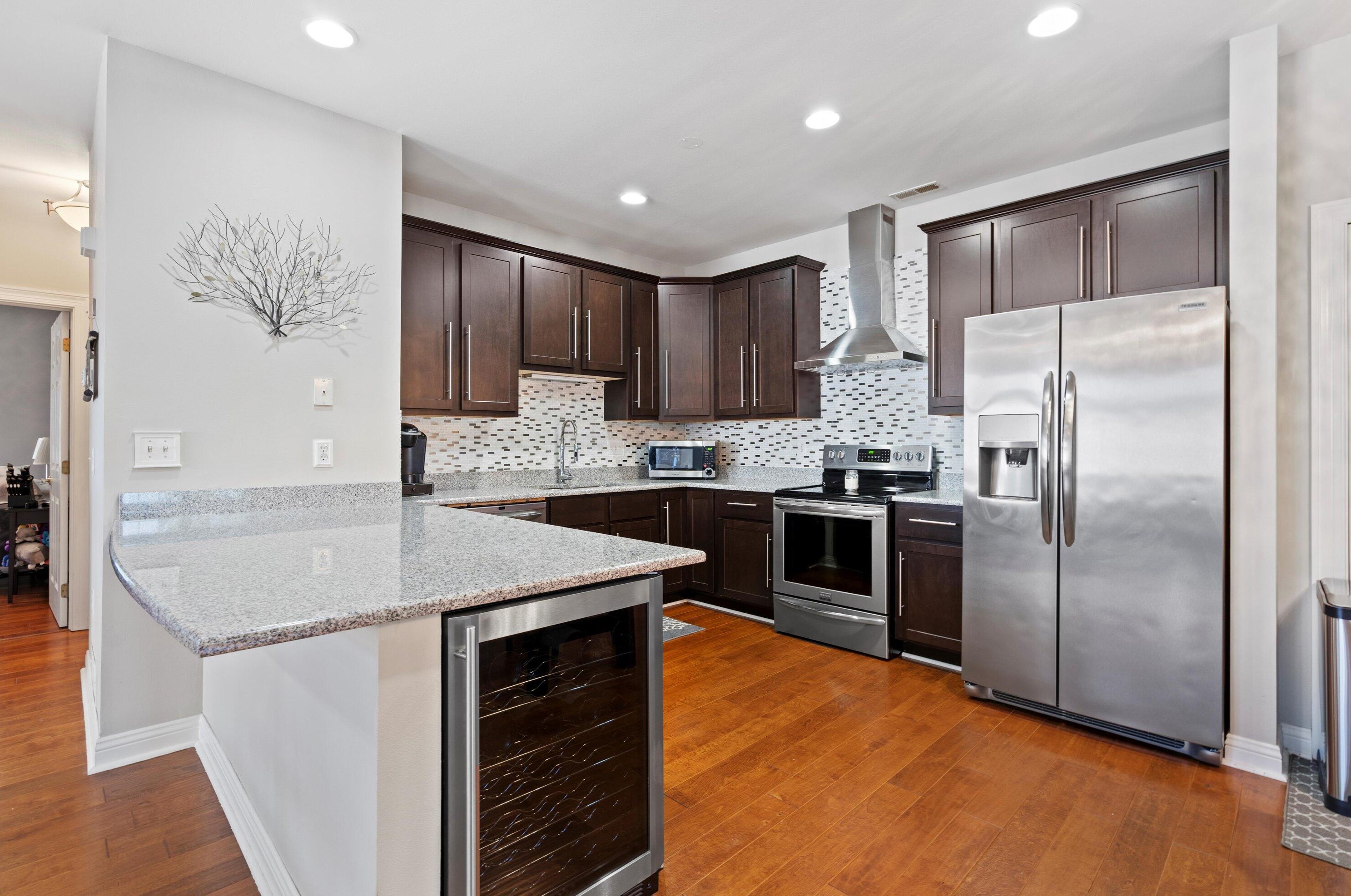 2285 W Vista Bella Dr, Oak Creek, WI 53154