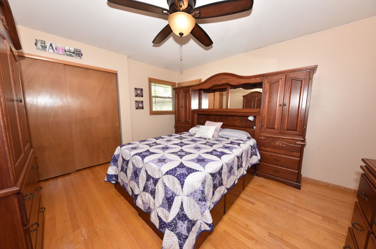 4661 45, Milwaukee WI 53220-4101 exterior