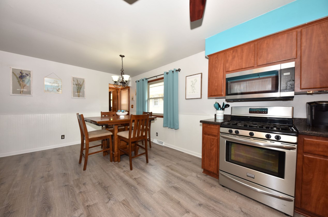 4661 45, Milwaukee WI 53220-4101 exterior