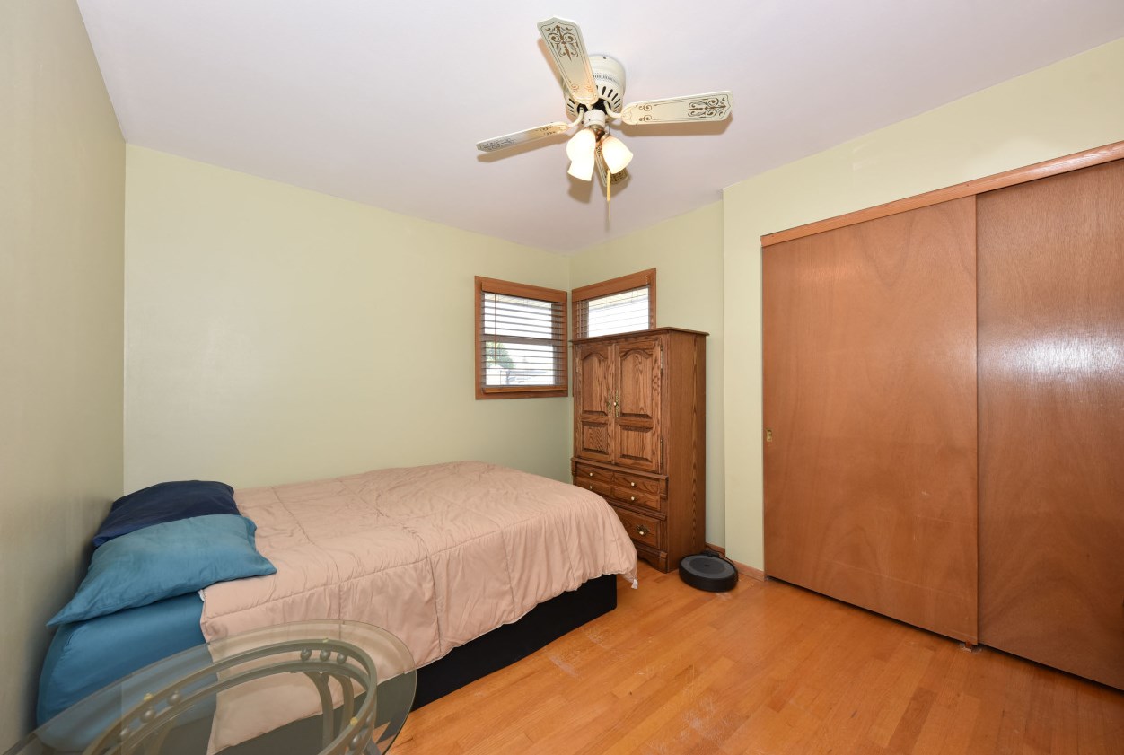 4661 45, Milwaukee WI 53220-4101 exterior