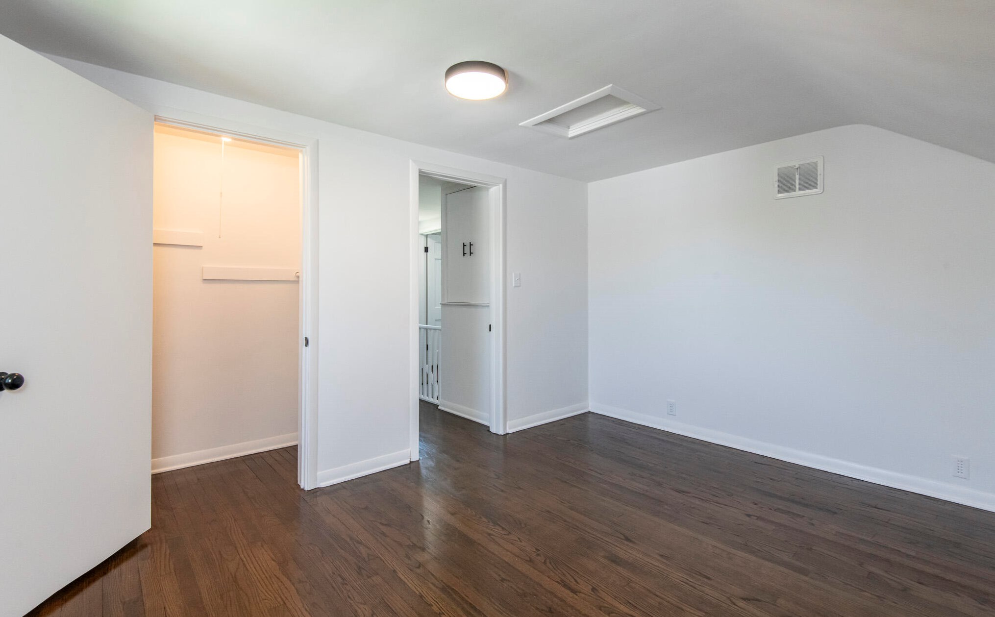 616 112, Milwaukee WI 53226-3700 exterior