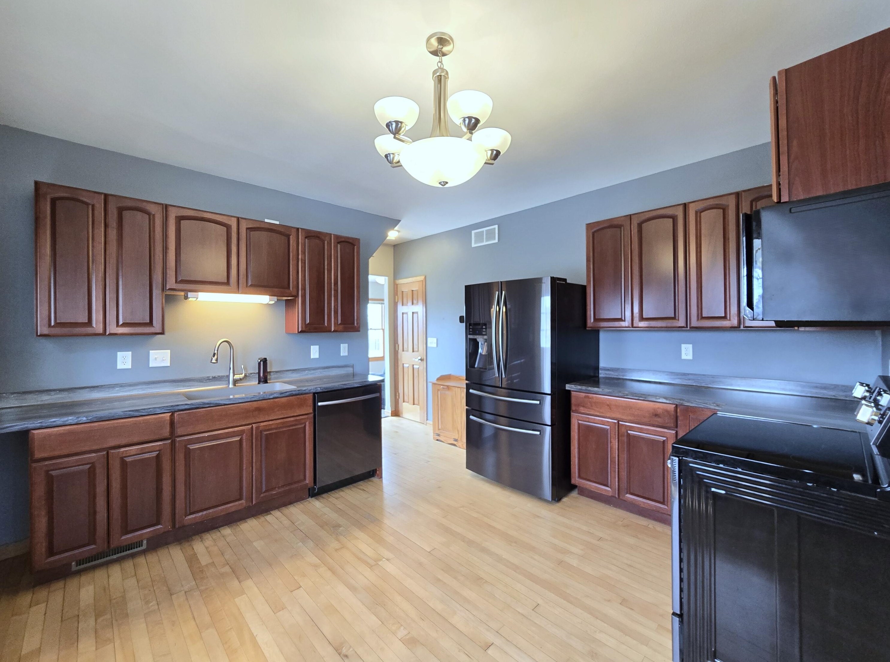 3665 E Fitzsimmons Rd, Oak Creek, WI 53154