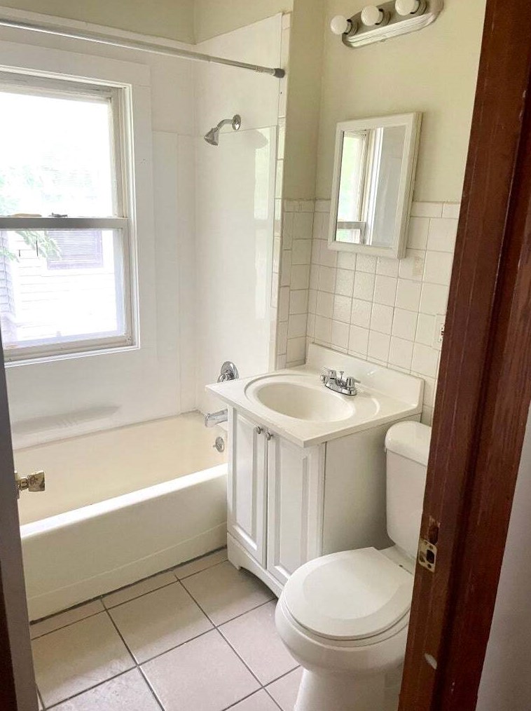 2619 N 45th St #2621, Milwaukee, WI 53210