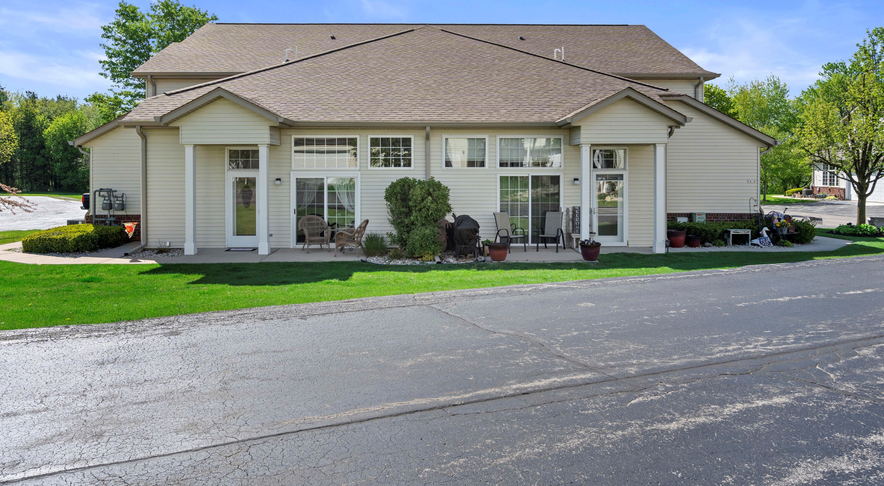 2416 Fox River Pkwy, Waukesha, WI 53189-7796