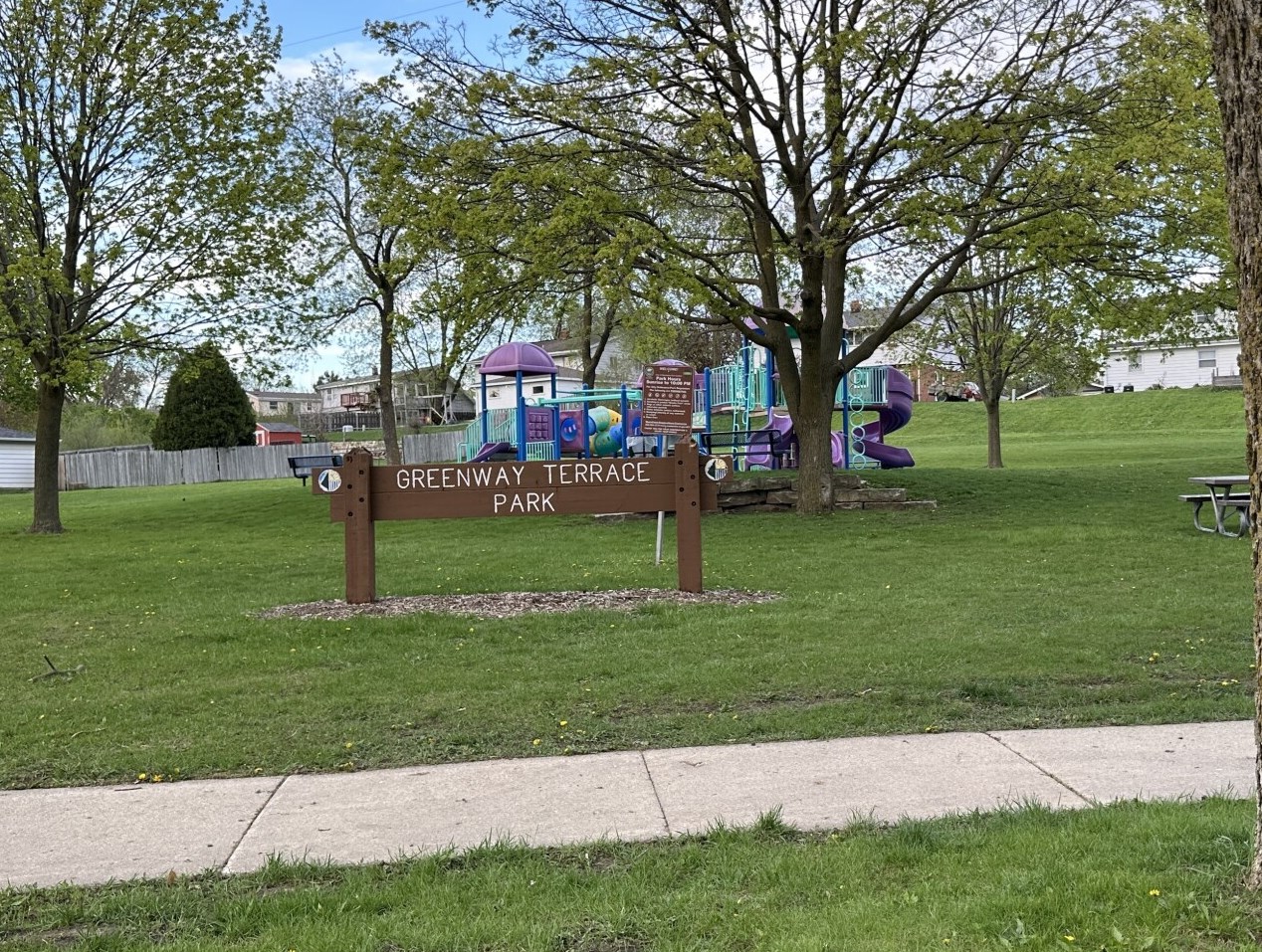 1920 Cardinal Dr, Waukesha WI  53186-2609 exterior