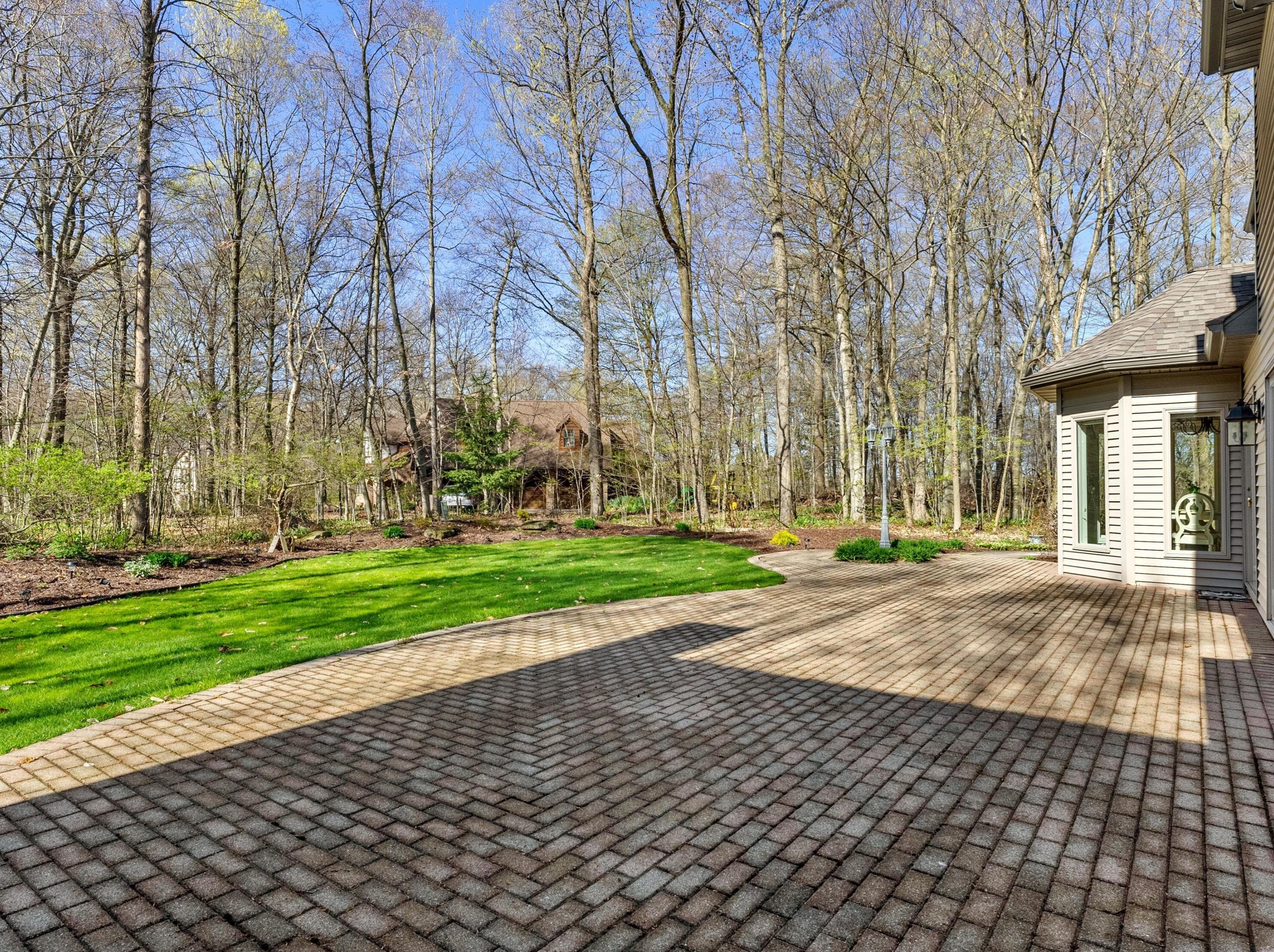 601 Woodridge Dr, Manitowoc WI 54220-9045 exterior