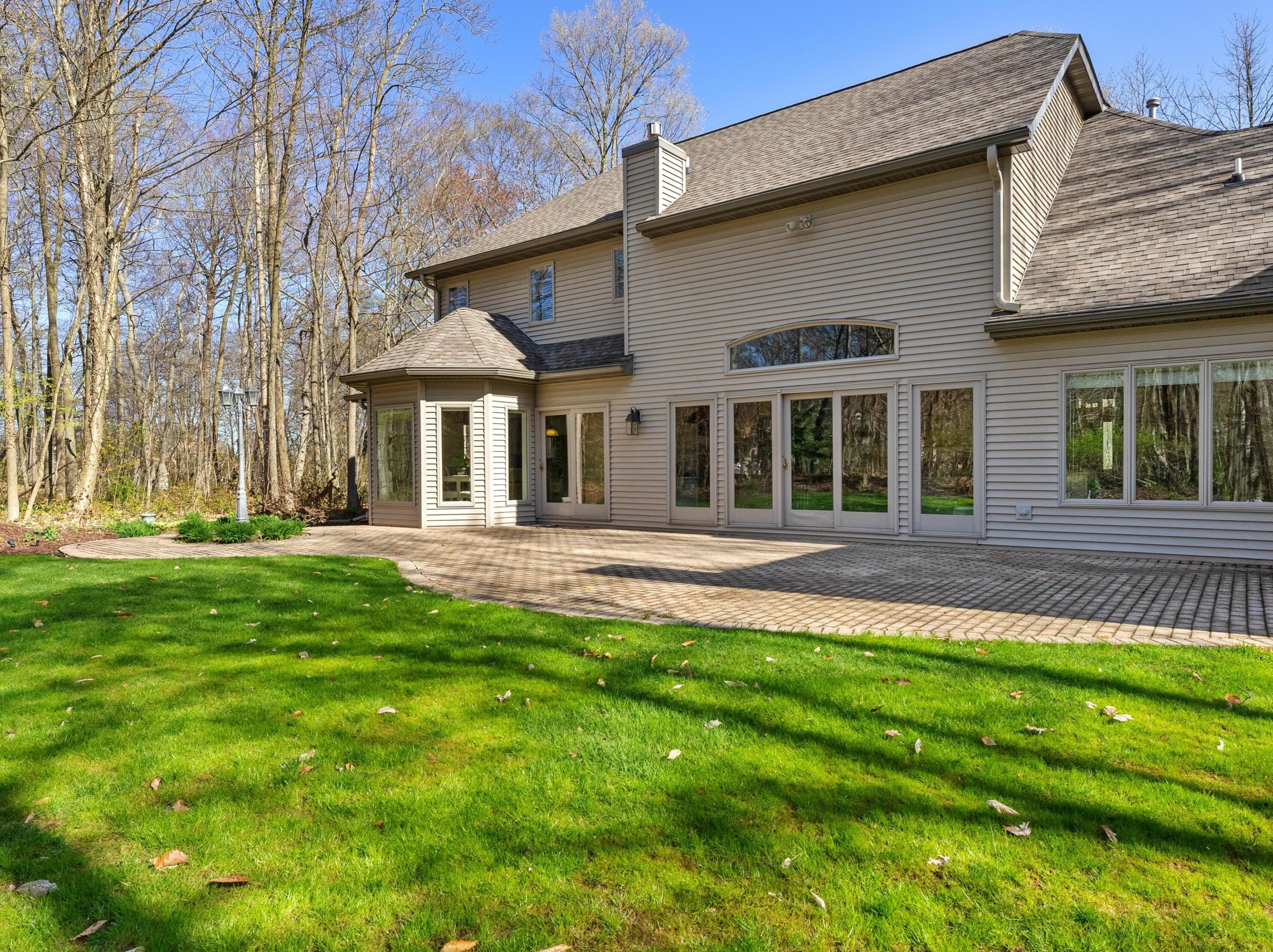 601 Woodridge Dr, Manitowoc WI 54220-9045 exterior