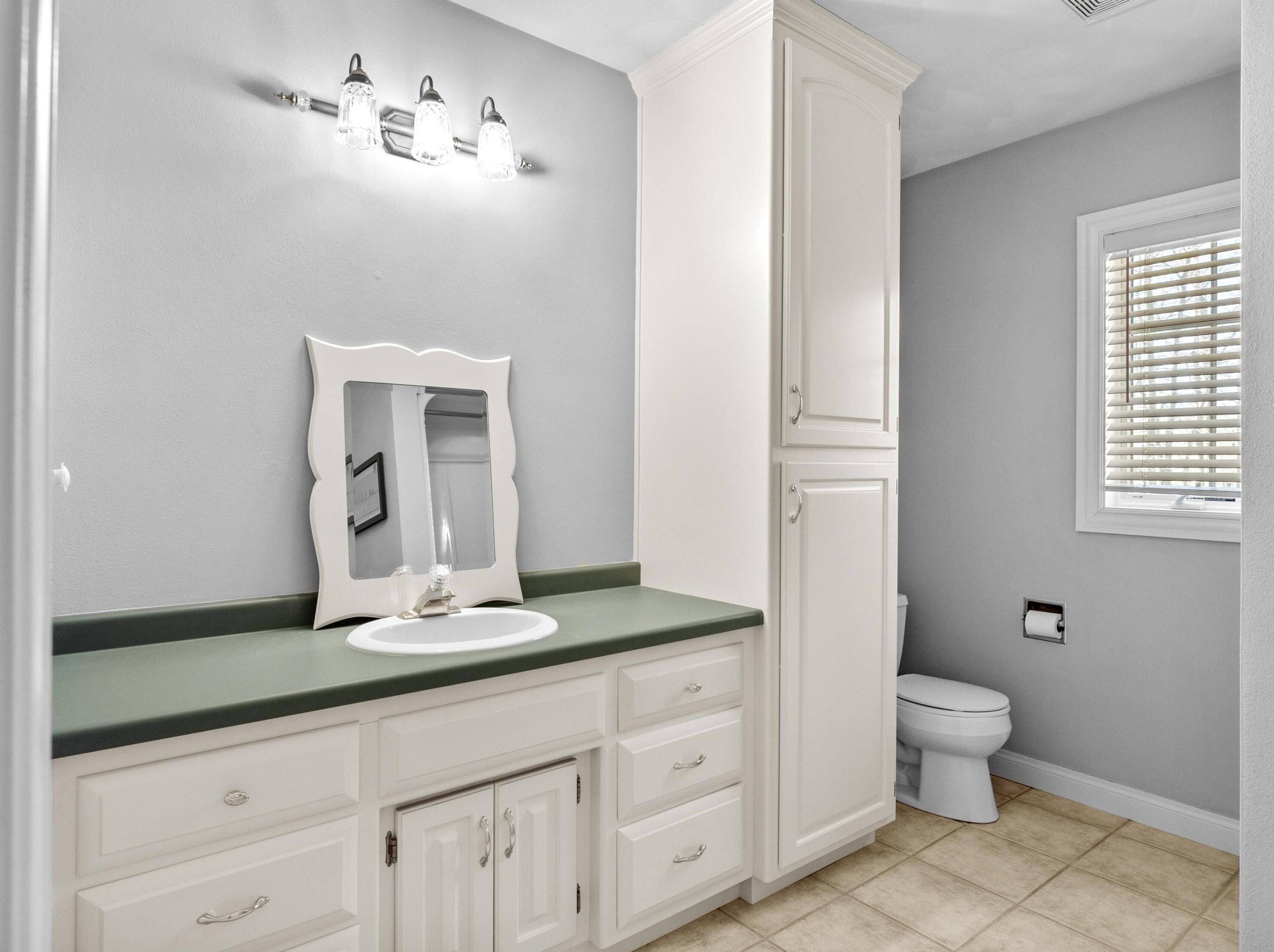 601 Woodridge Dr, Manitowoc WI 54220-9045 exterior