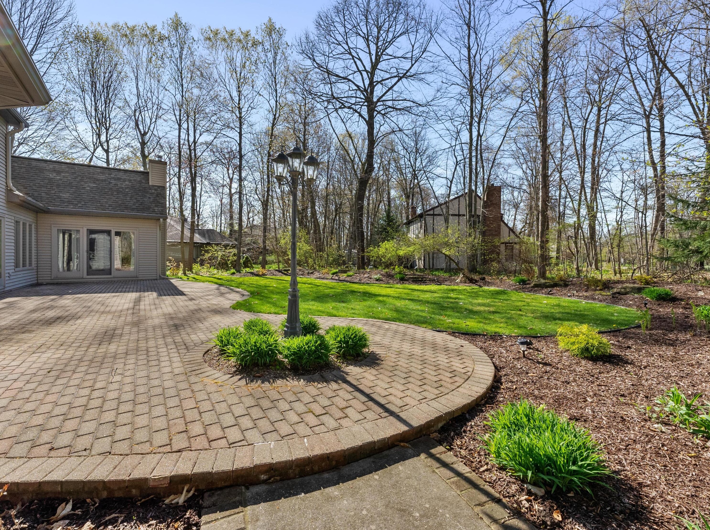 601 Woodridge Dr, Manitowoc WI 54220-9045 exterior