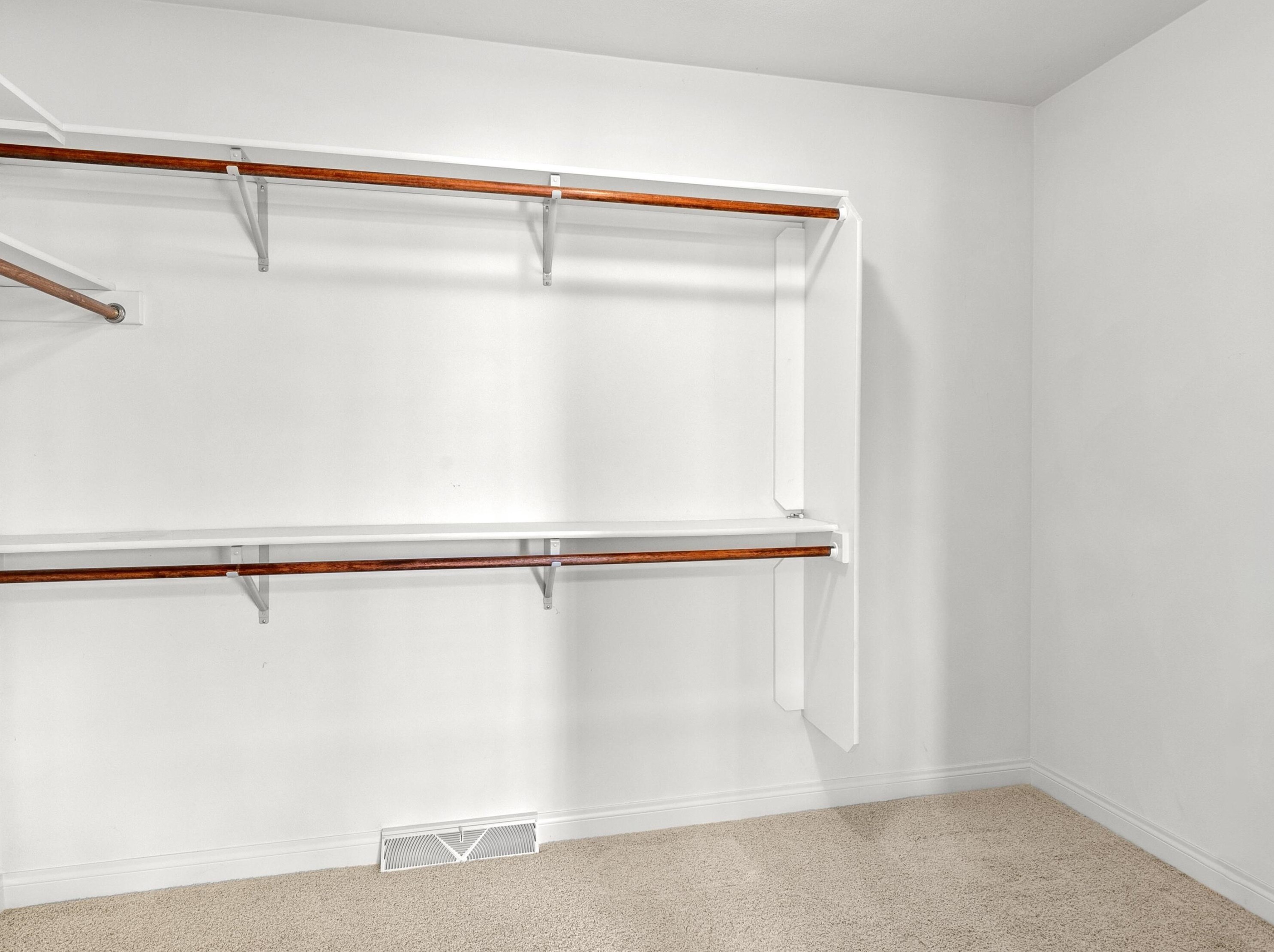 601 Woodridge Dr, Manitowoc WI 54220-9045 exterior