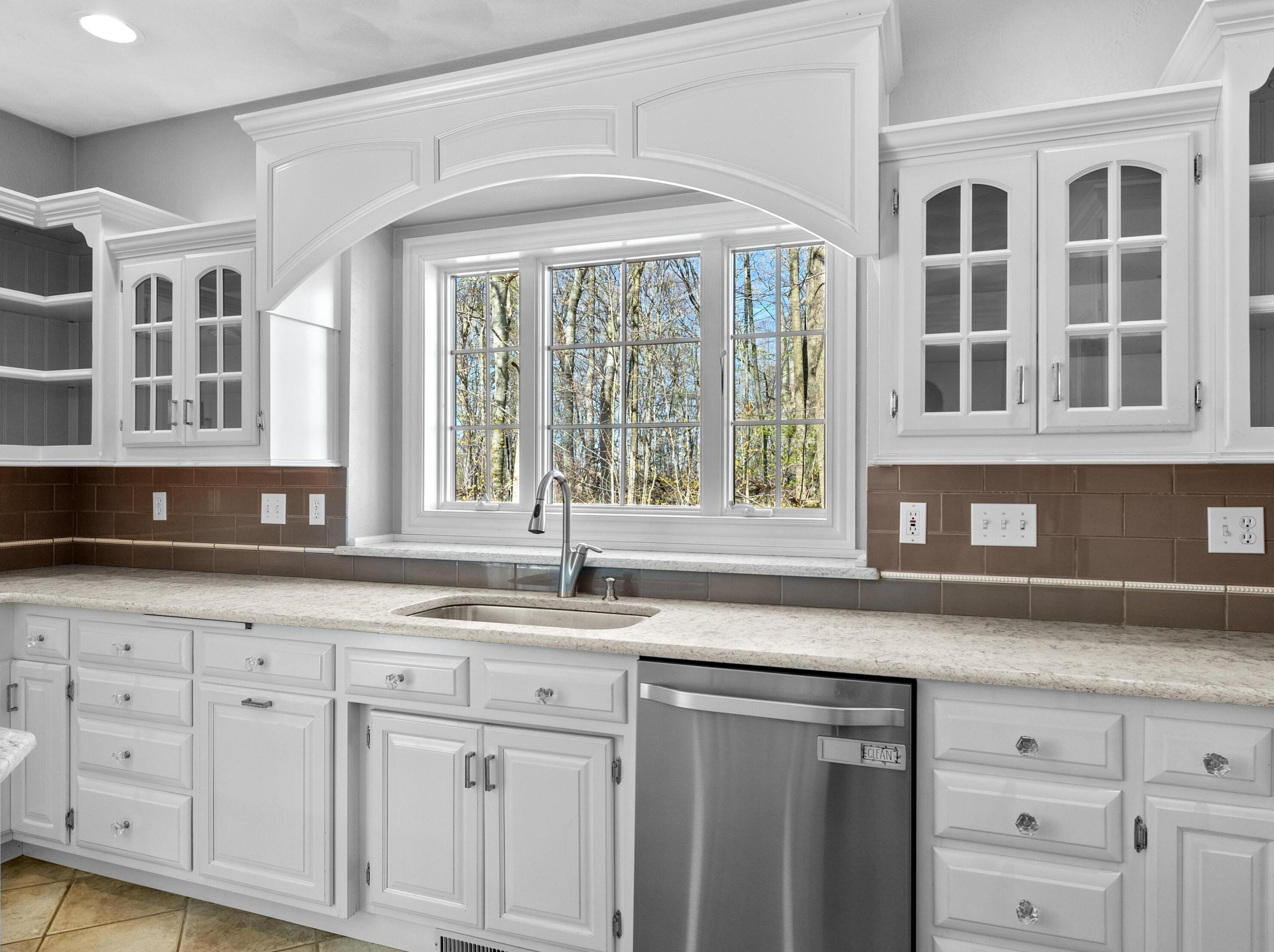 601 Woodridge Dr, Manitowoc WI 54220-9045 exterior