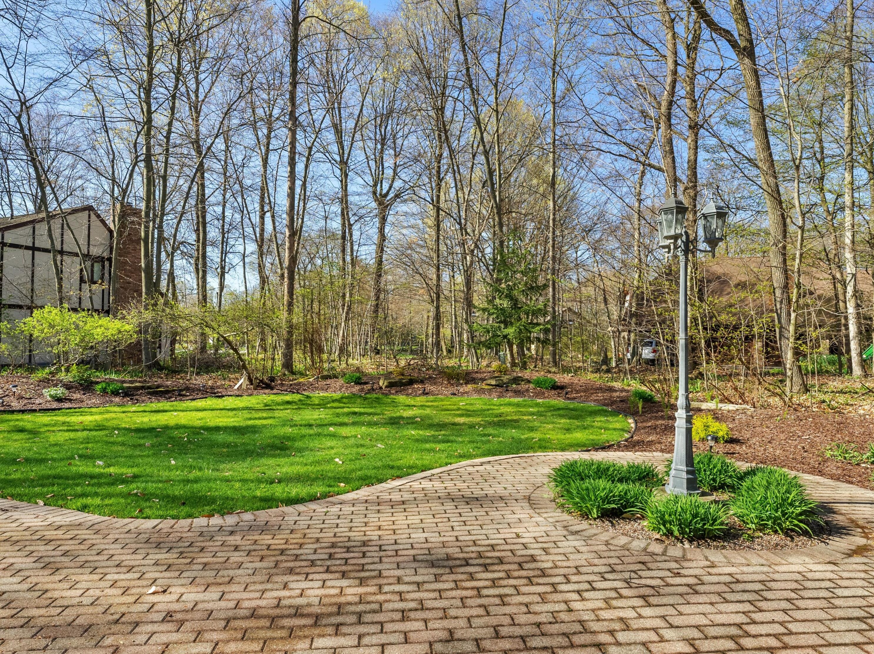 601 Woodridge Dr, Manitowoc WI 54220-9045 exterior