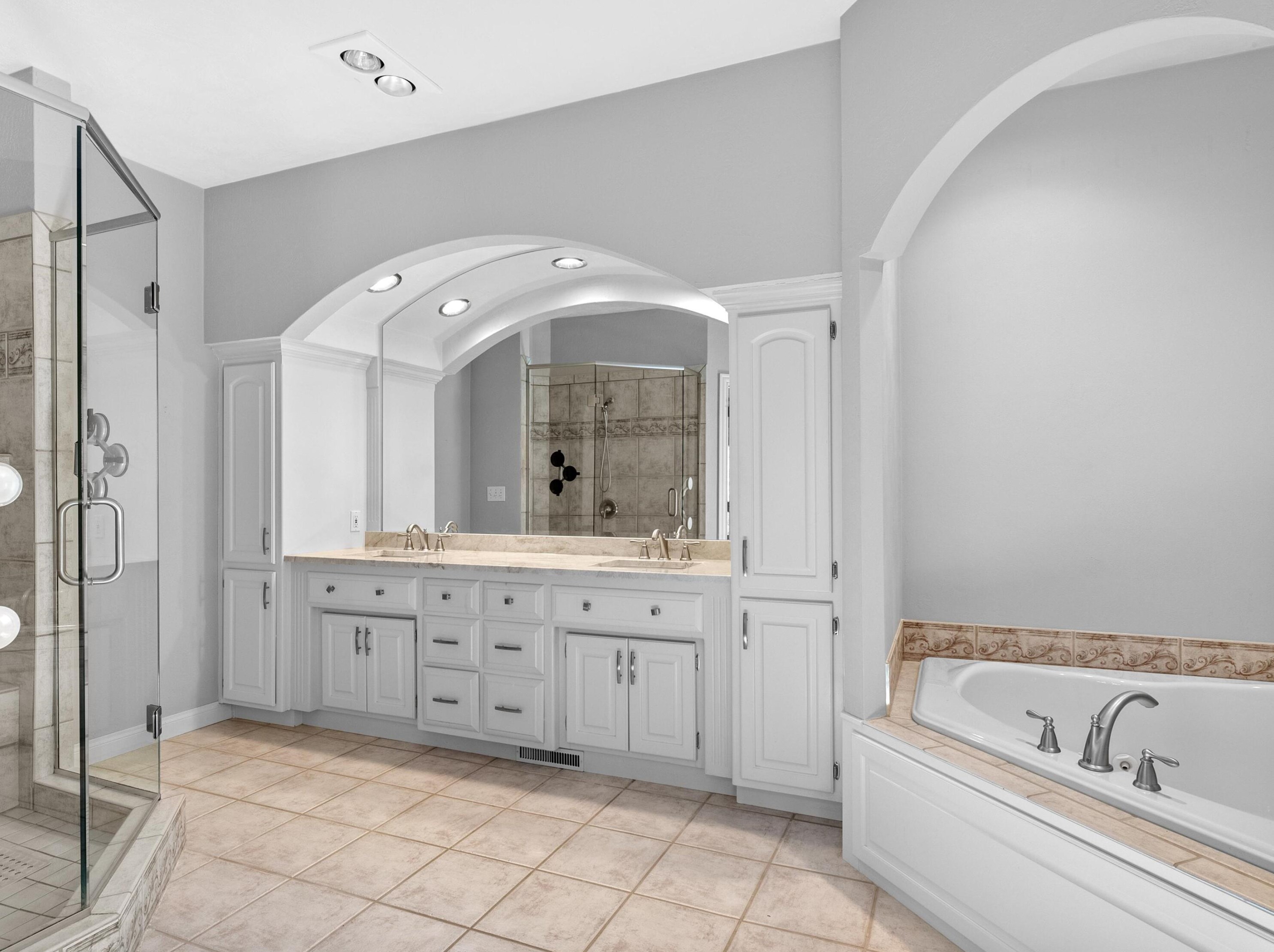 601 Woodridge Dr, Manitowoc WI 54220-9045 exterior