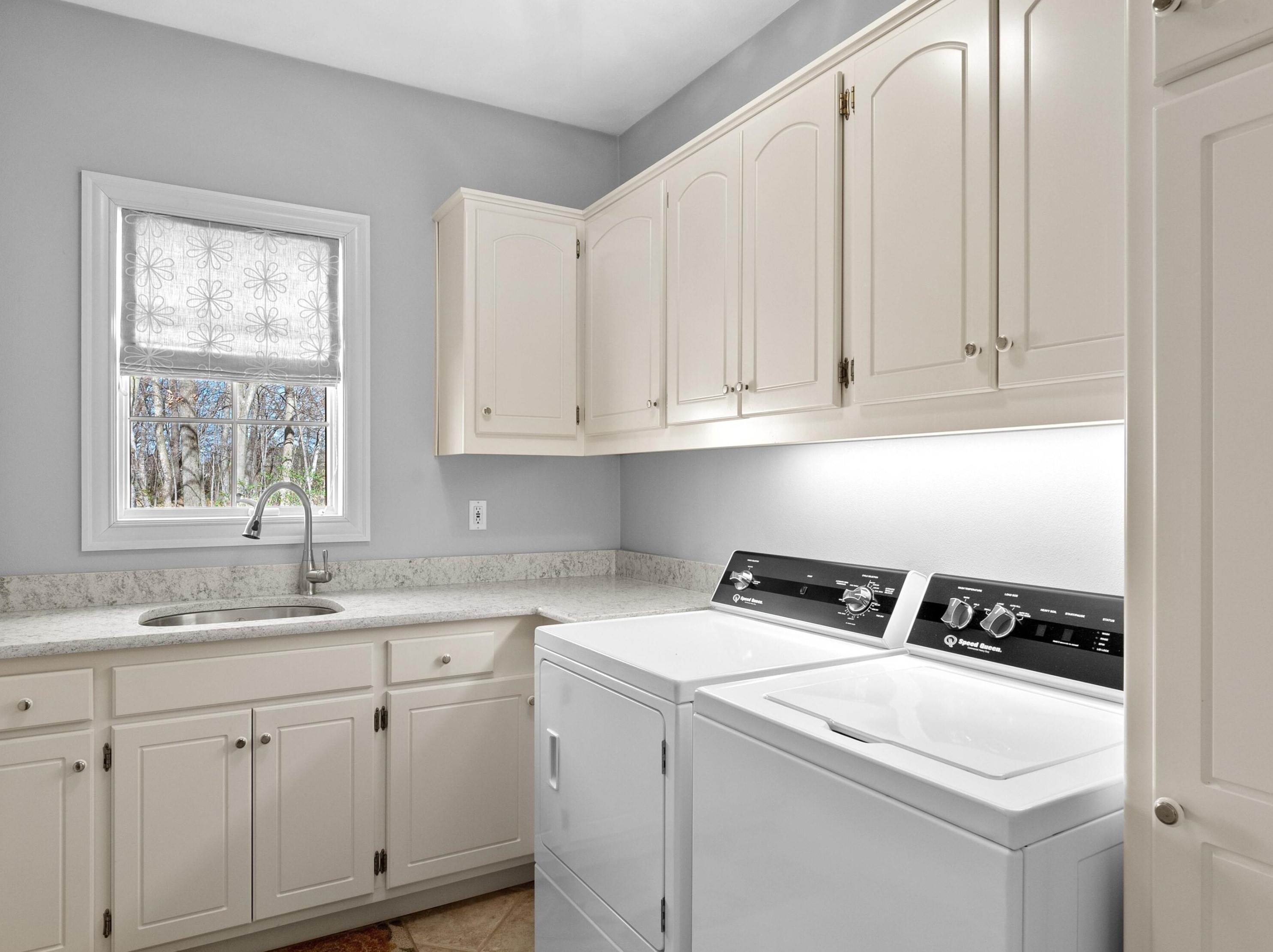 601 Woodridge Dr, Manitowoc WI 54220-9045 exterior