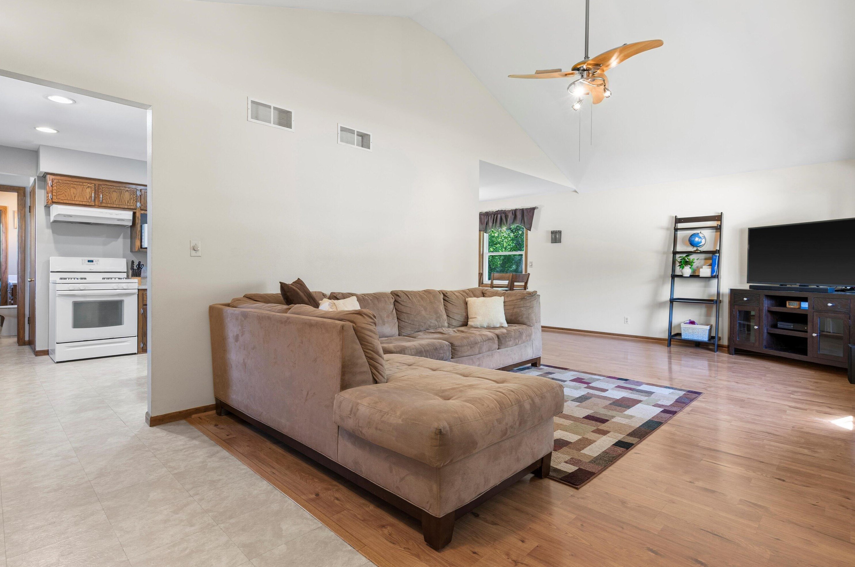 3370 E Woodview Ave, Oak Creek, WI 53154