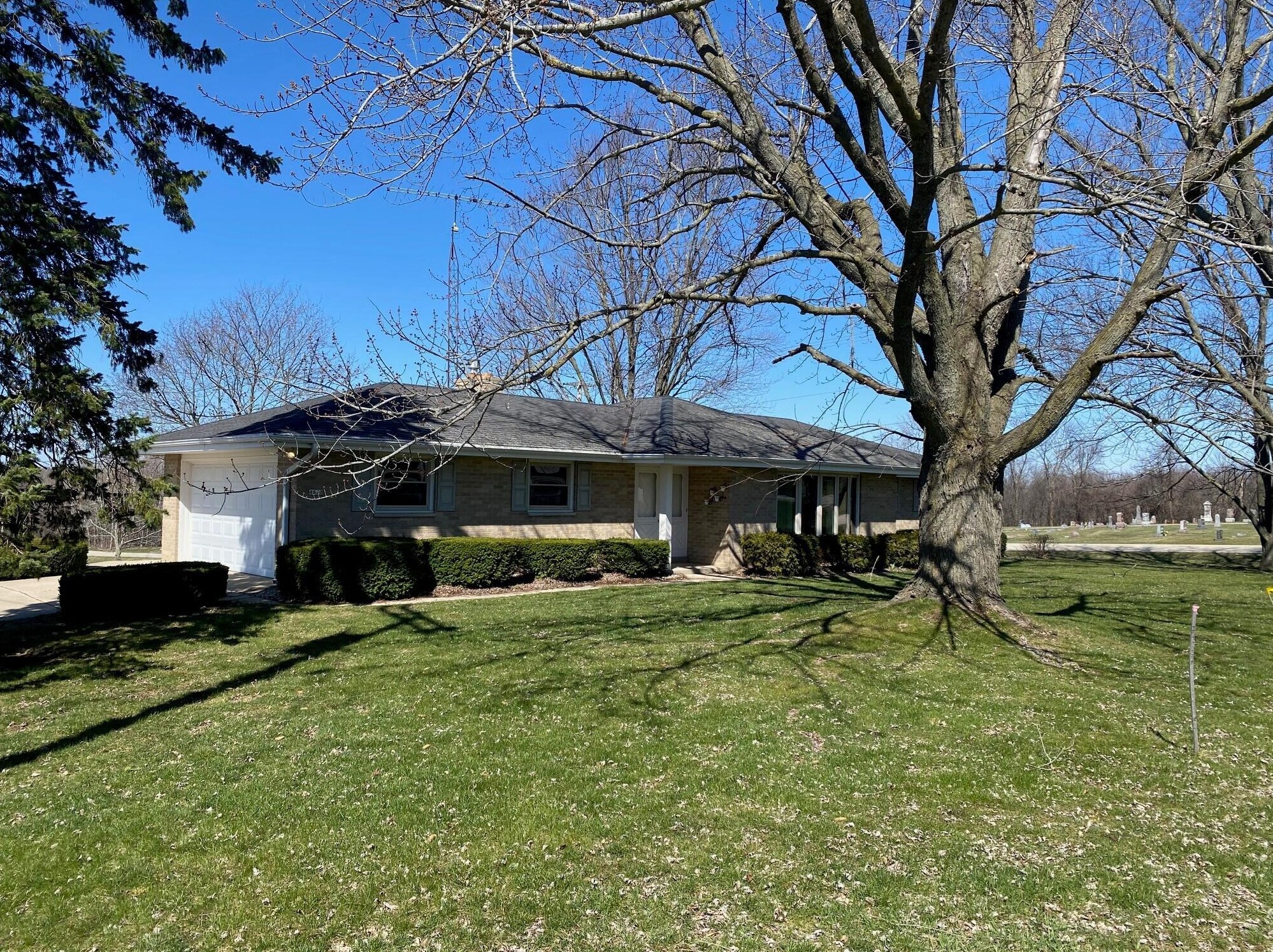 4620 S Loomis Rd, Waterford, WI 53185