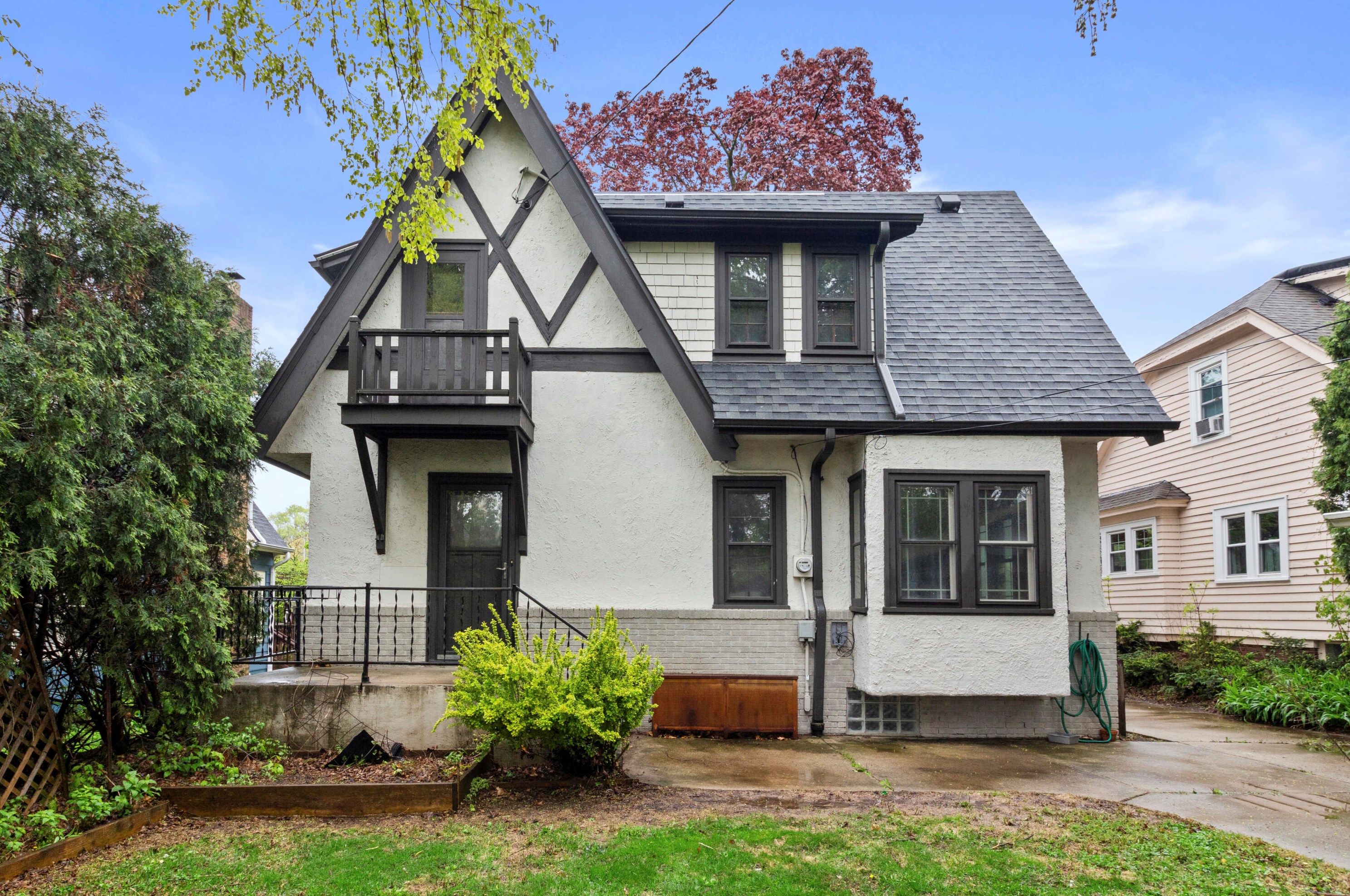 3491 Maryland Ave, Milwaukee WI 53211-3751 exterior