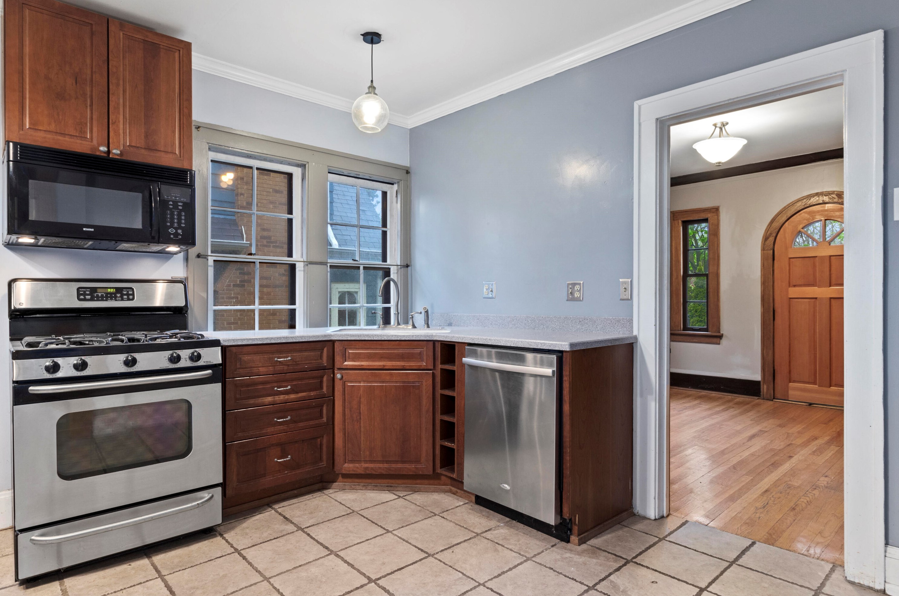 3491 Maryland Ave, Milwaukee WI 53211-3751 exterior