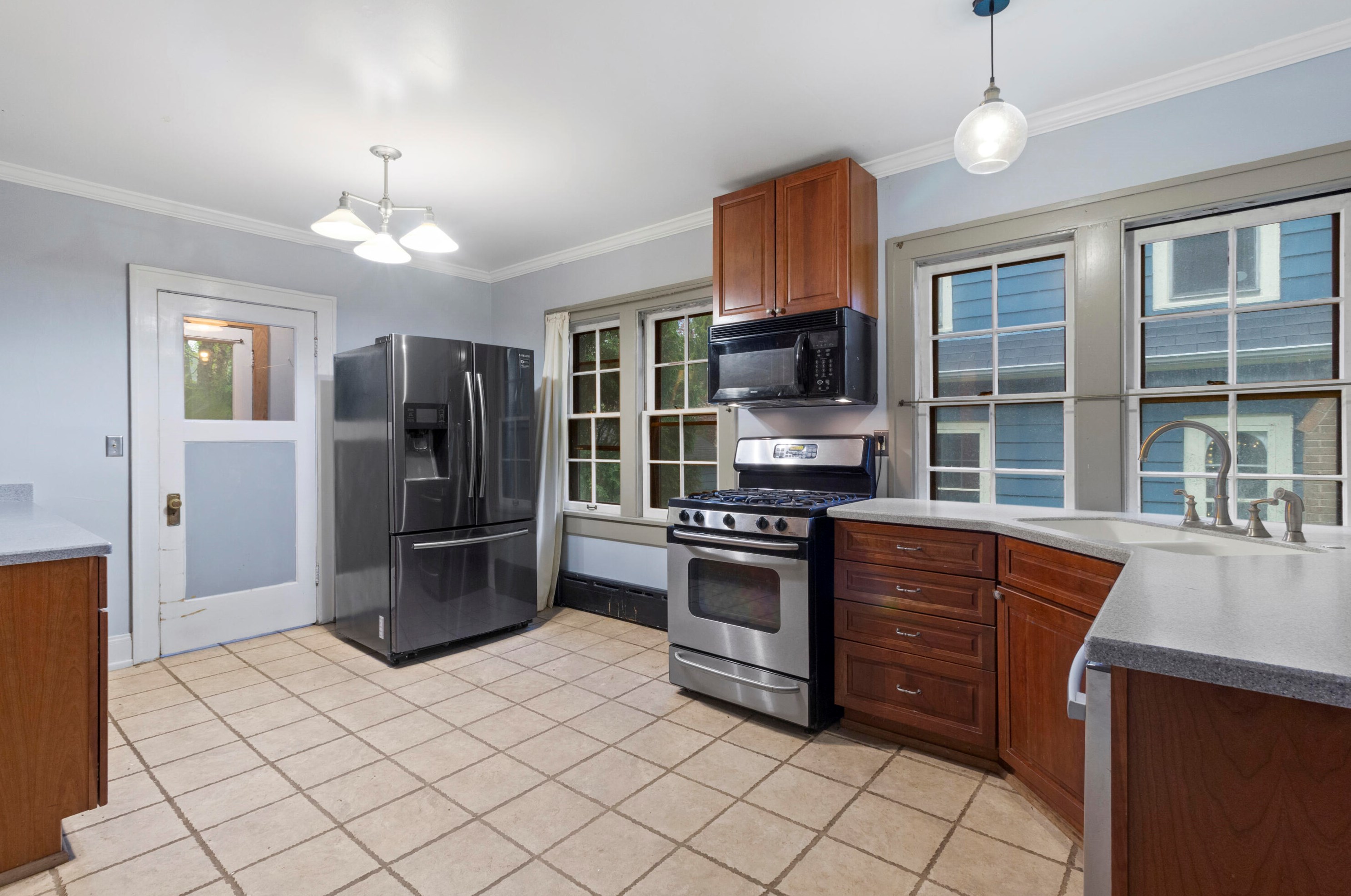 3491 Maryland Ave, Milwaukee WI 53211-3751 exterior