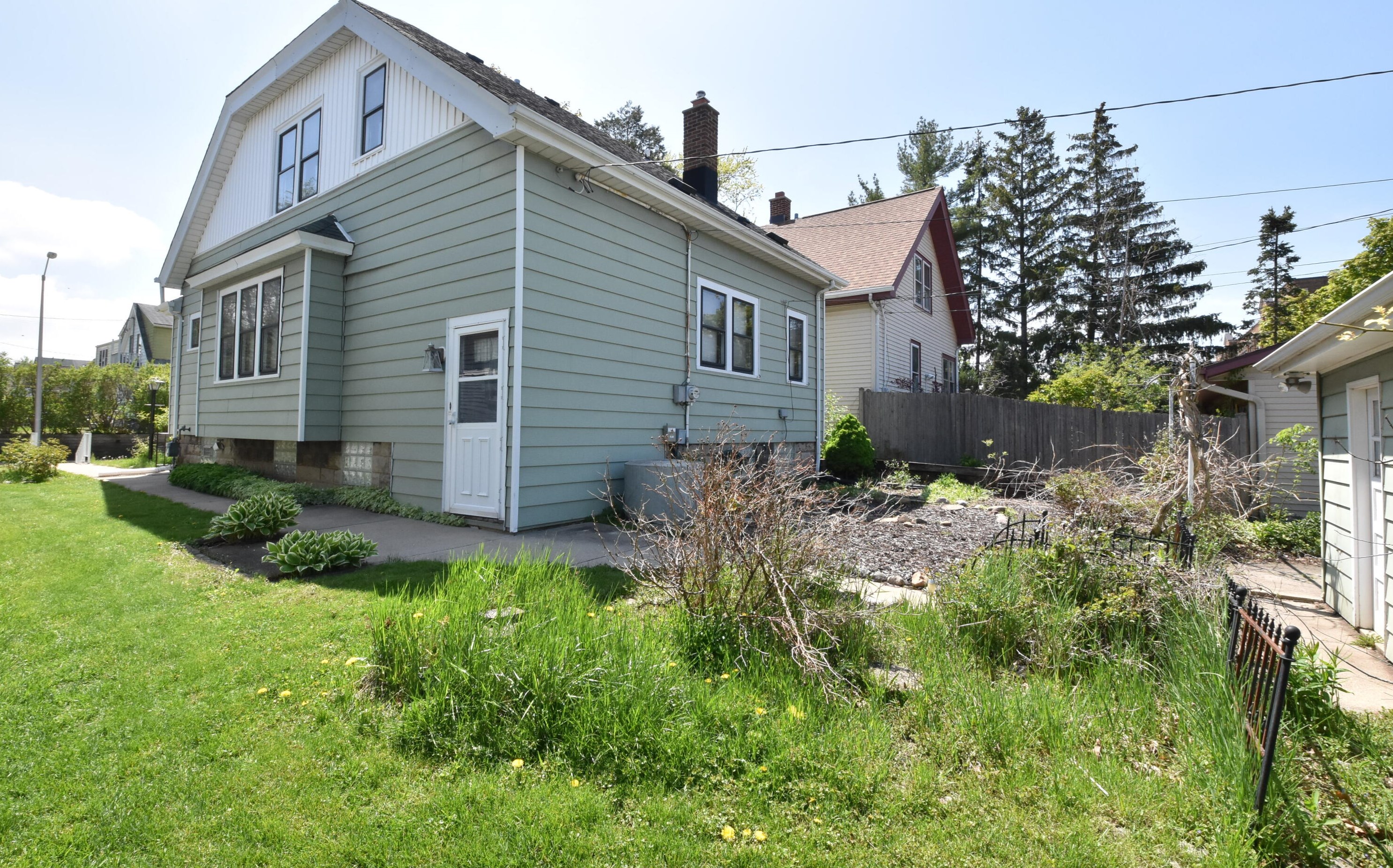 8428 Becher St, Milwaukee WI 53215-2558 exterior