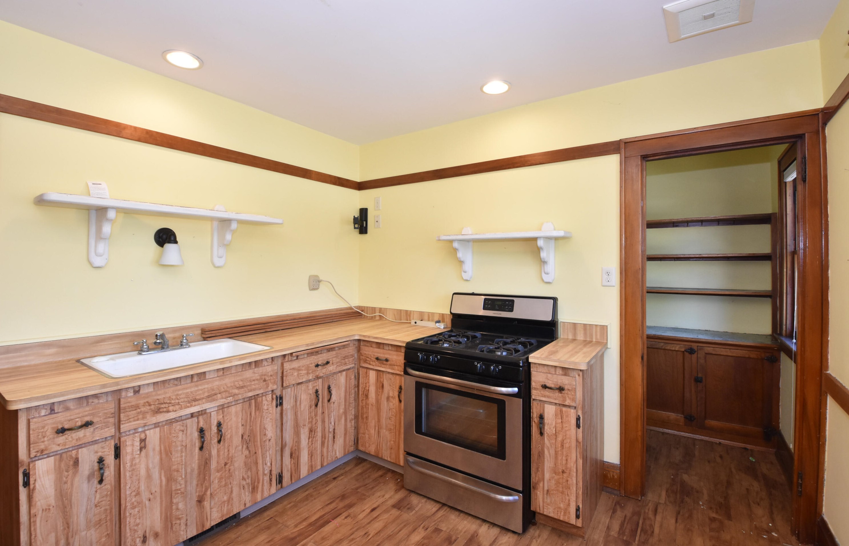 8428 Becher St, Milwaukee WI 53215-2558 exterior