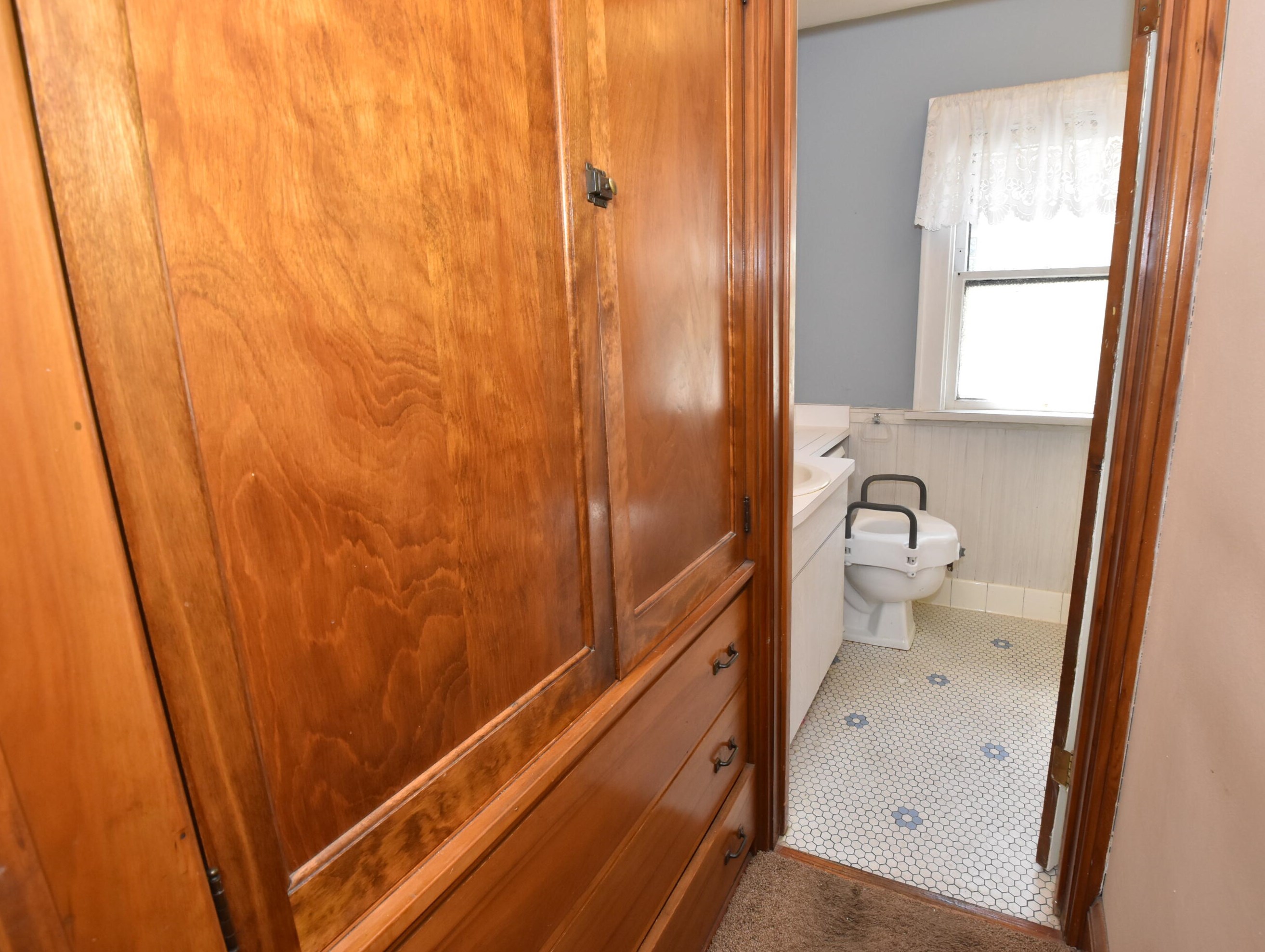 8428 Becher St, Milwaukee WI 53215-2558 exterior