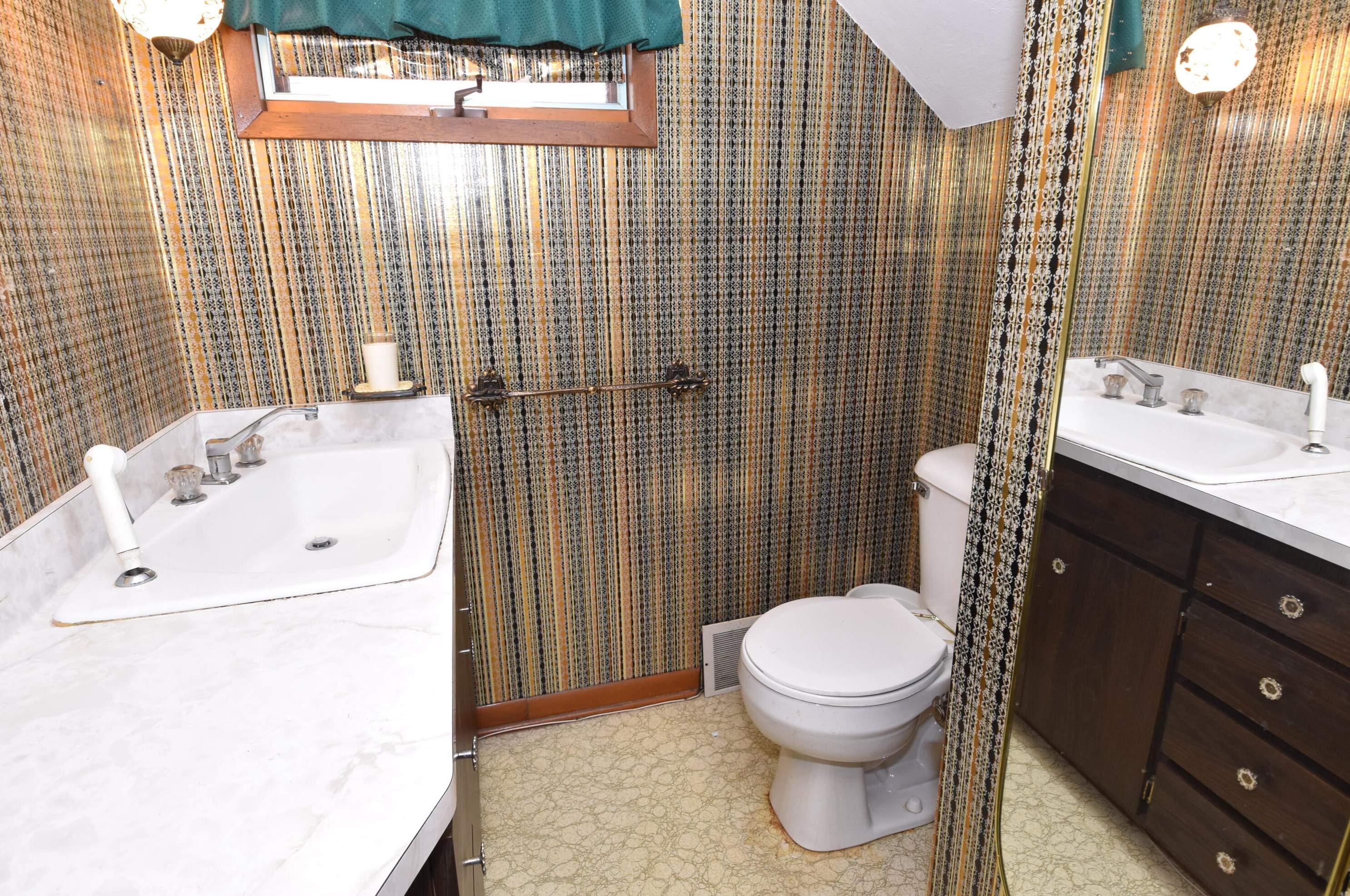 8428 Becher St, Milwaukee WI 53215-2558 exterior