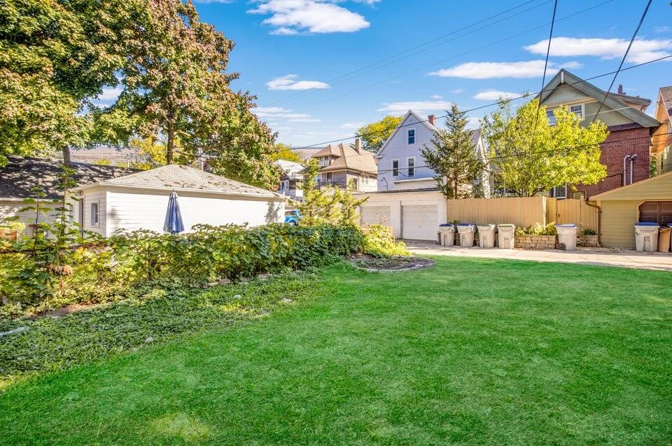 2722 Stowell Ave, Milwaukee WI  53211-3773 exterior