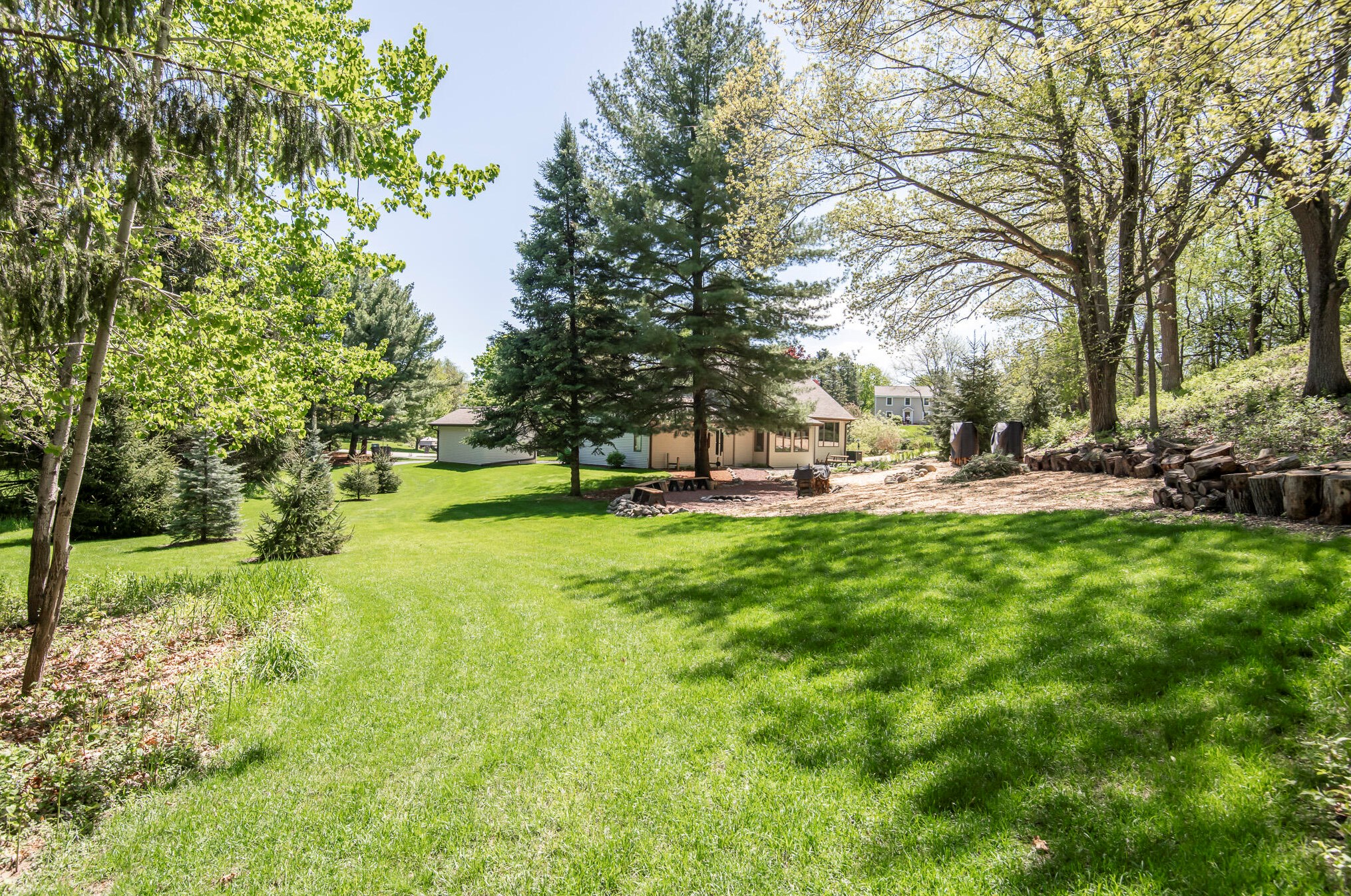 521 Thomas Rd, Wales, WI 53183-9778