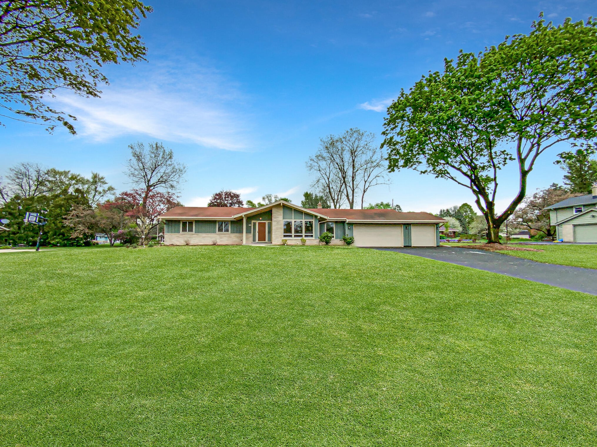 4180 Bexley Dr, Brookfield, WI 53045-7404