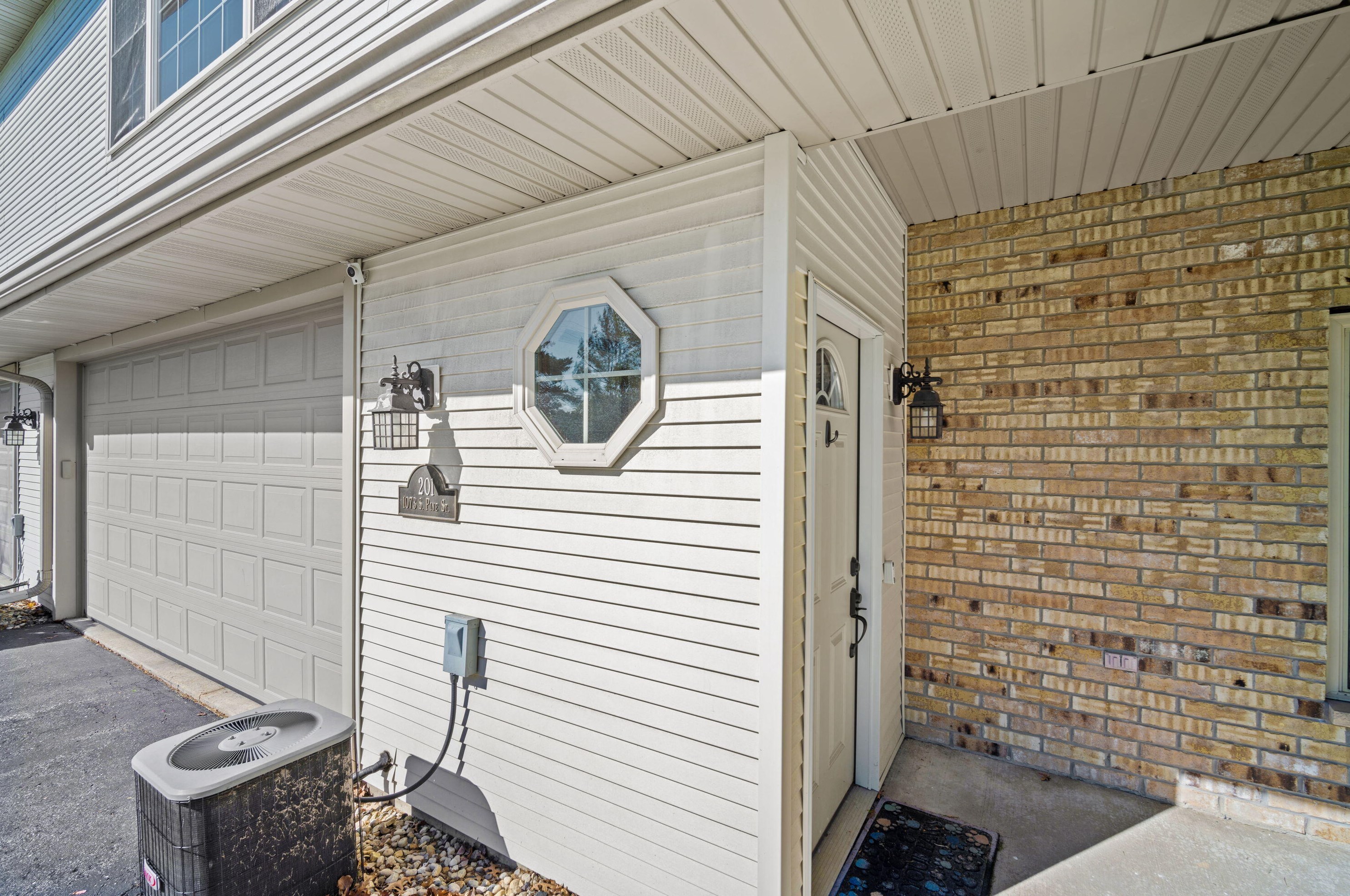 1073 S Pine St #201, Lyons, WI 53105