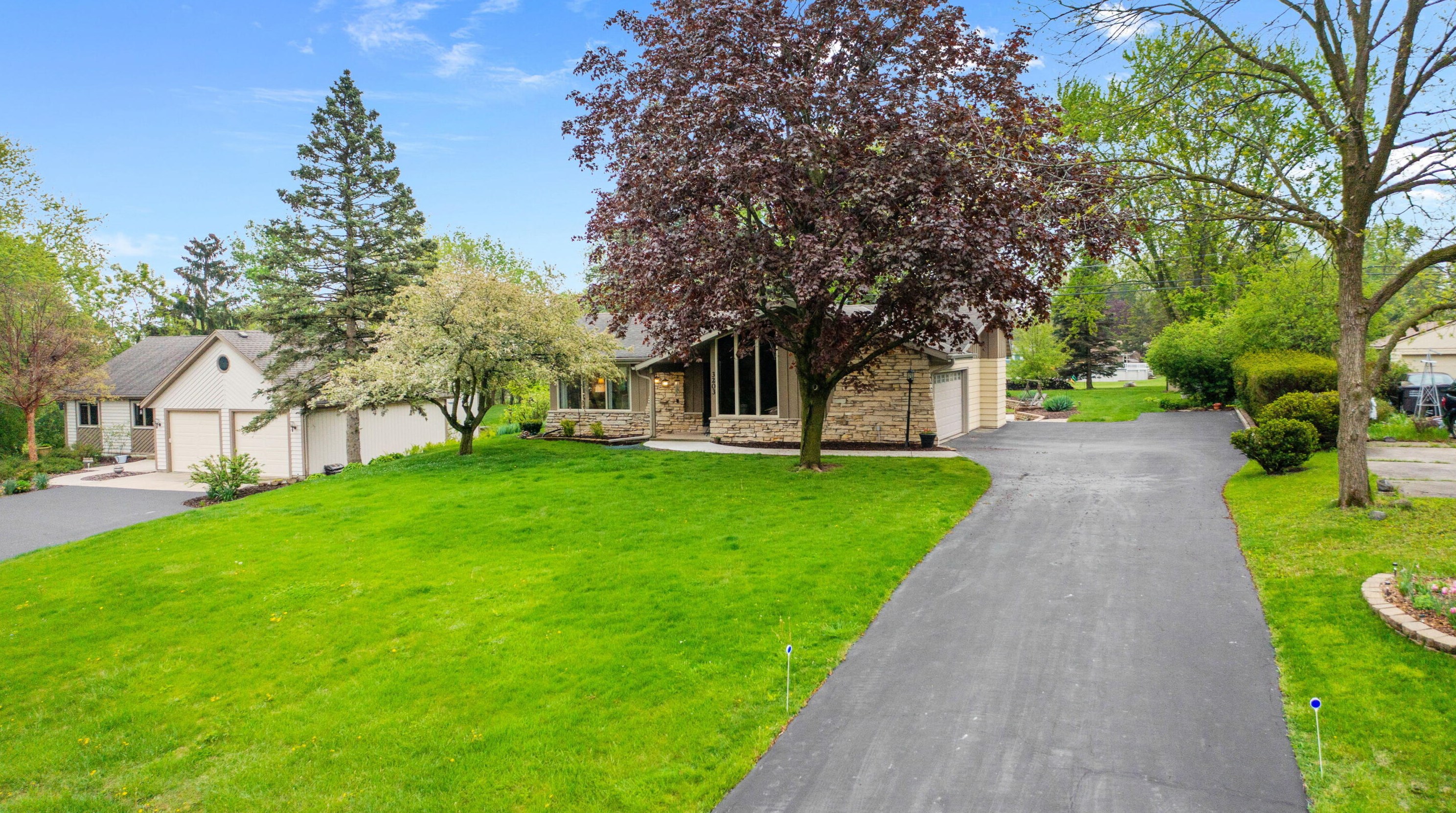 3203 W Woodward Dr, Hales Corners, WI 53132