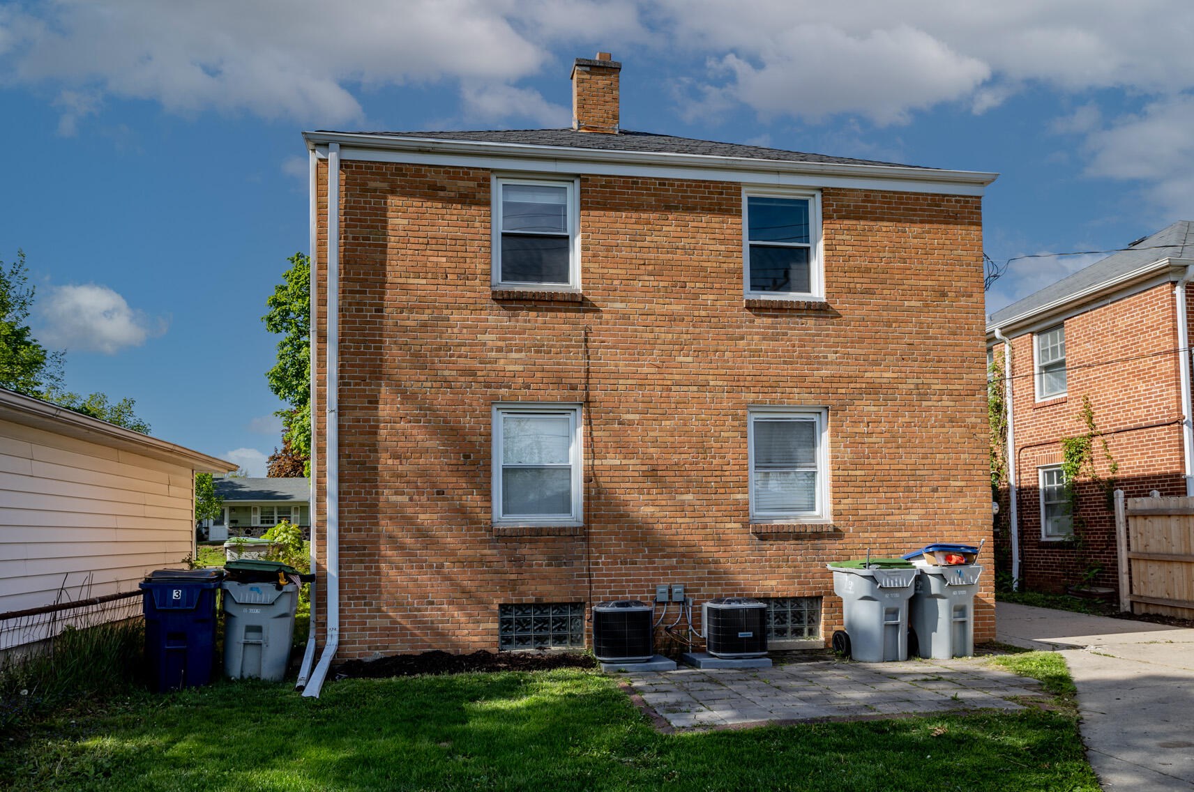 9015 Hawthorne Ave, Milwaukee WI  53226-4537 exterior