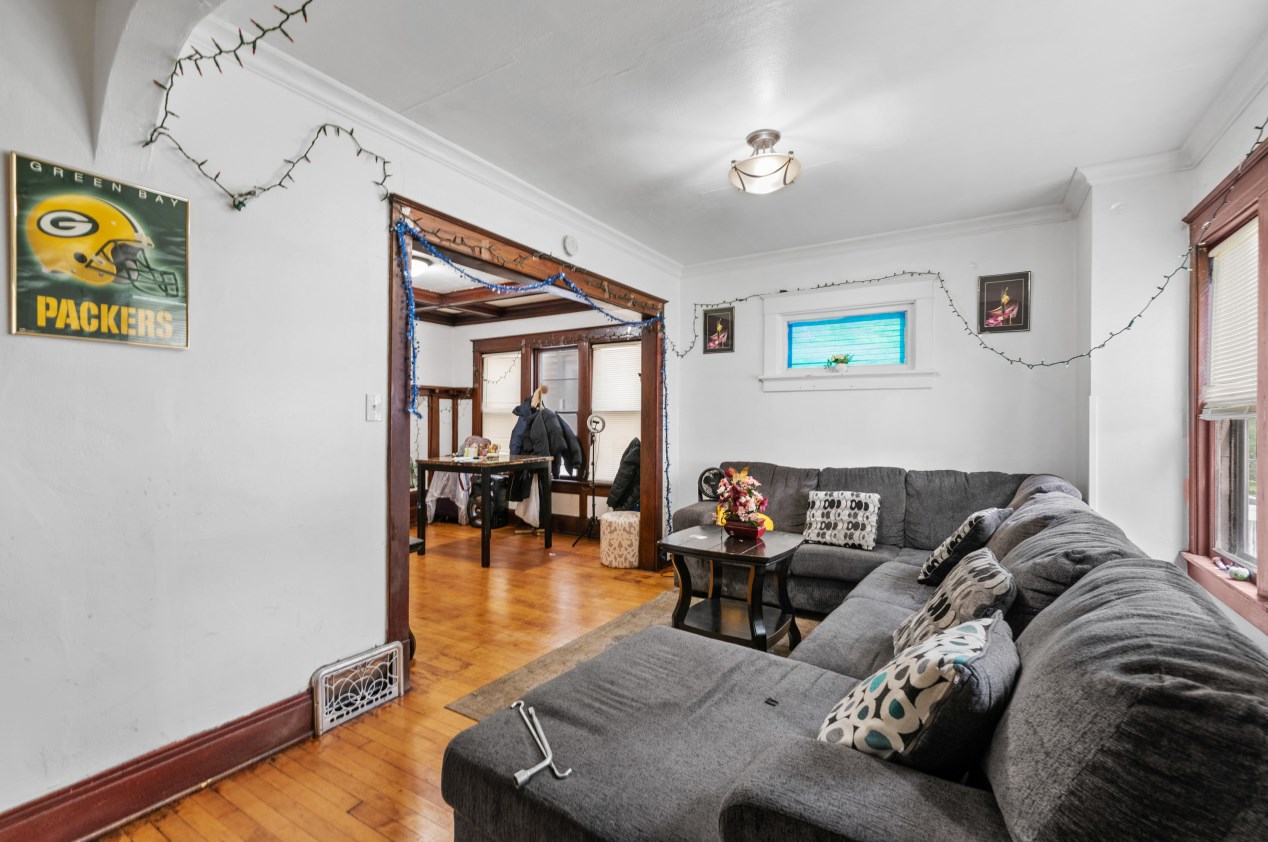 3736 Dorothy Pl, Milwaukee, WI 53215-1402