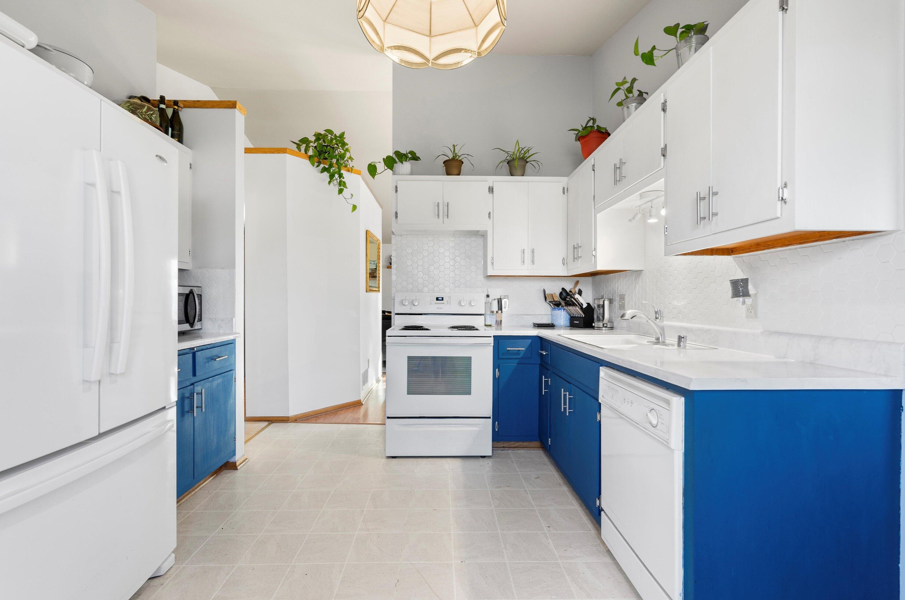 8122 97 Ct, Milwaukee WI 53224-2996 exterior