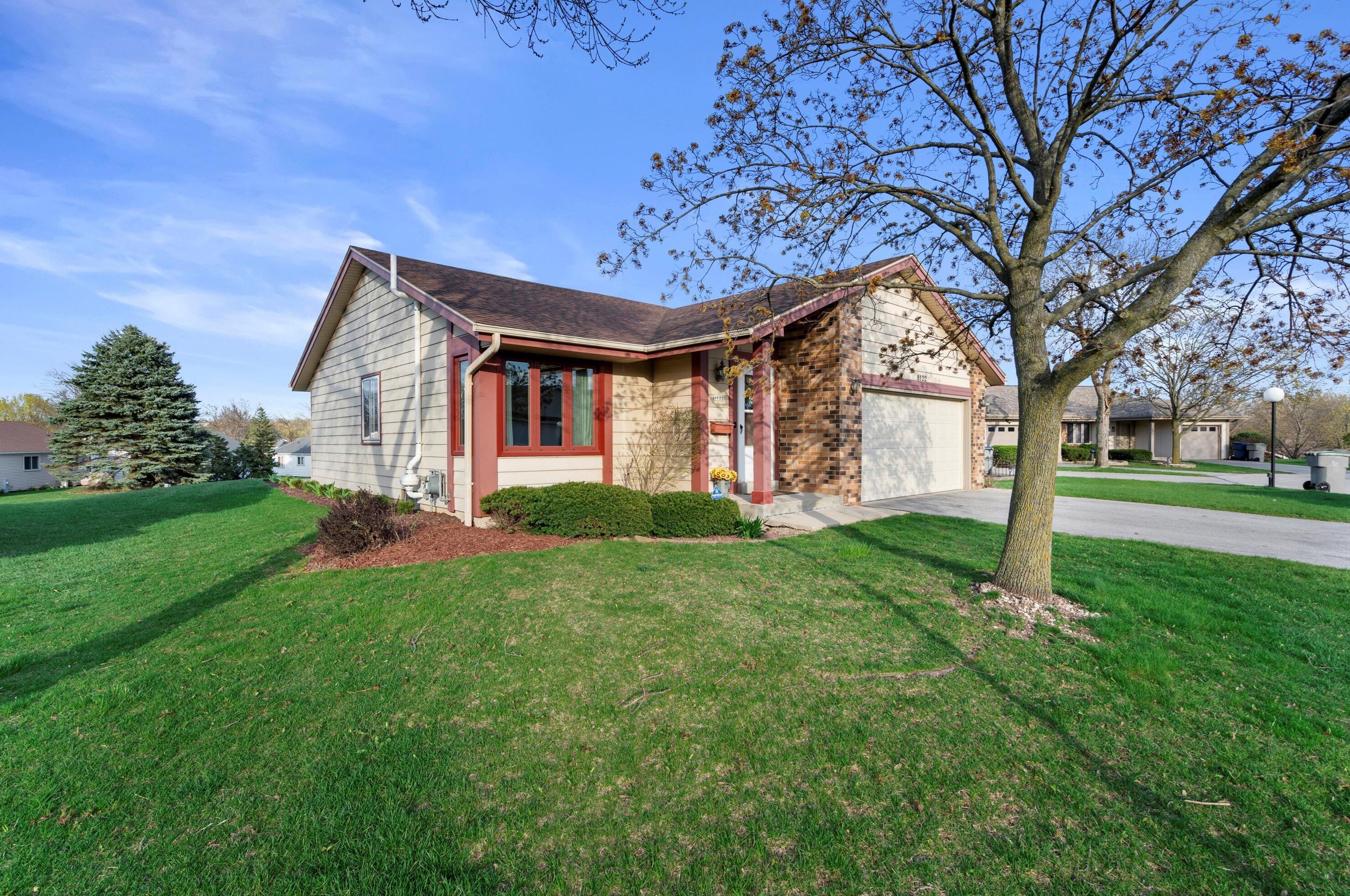 8122 97th Ct, Milwaukee, WI 53224-2996