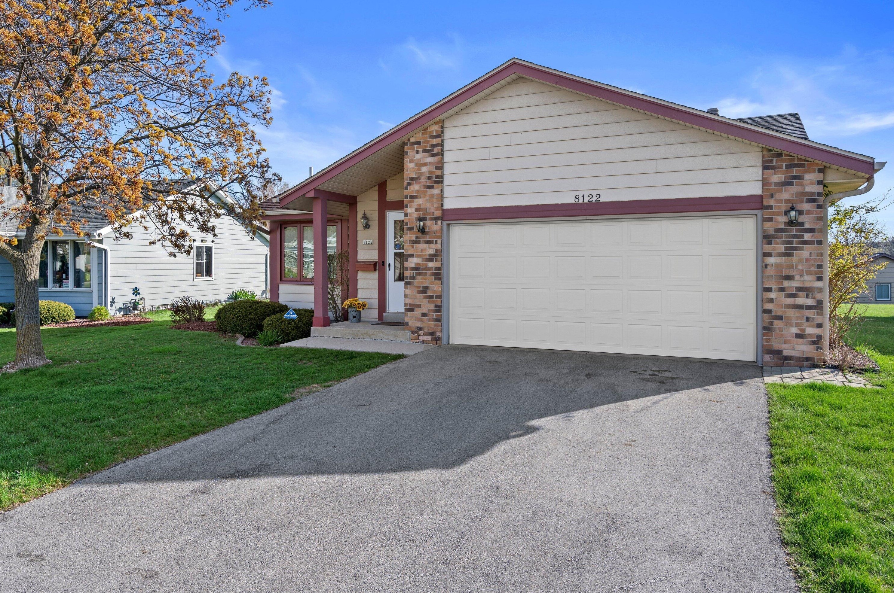 8122 97 Ct, Milwaukee WI 53224-2996 exterior