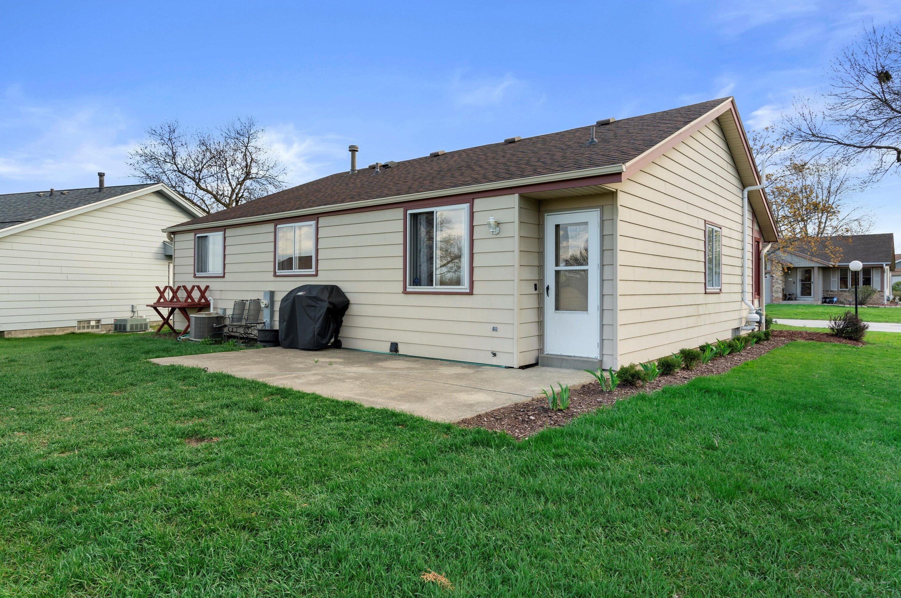 8122 97 Ct, Milwaukee WI 53224-2996 exterior