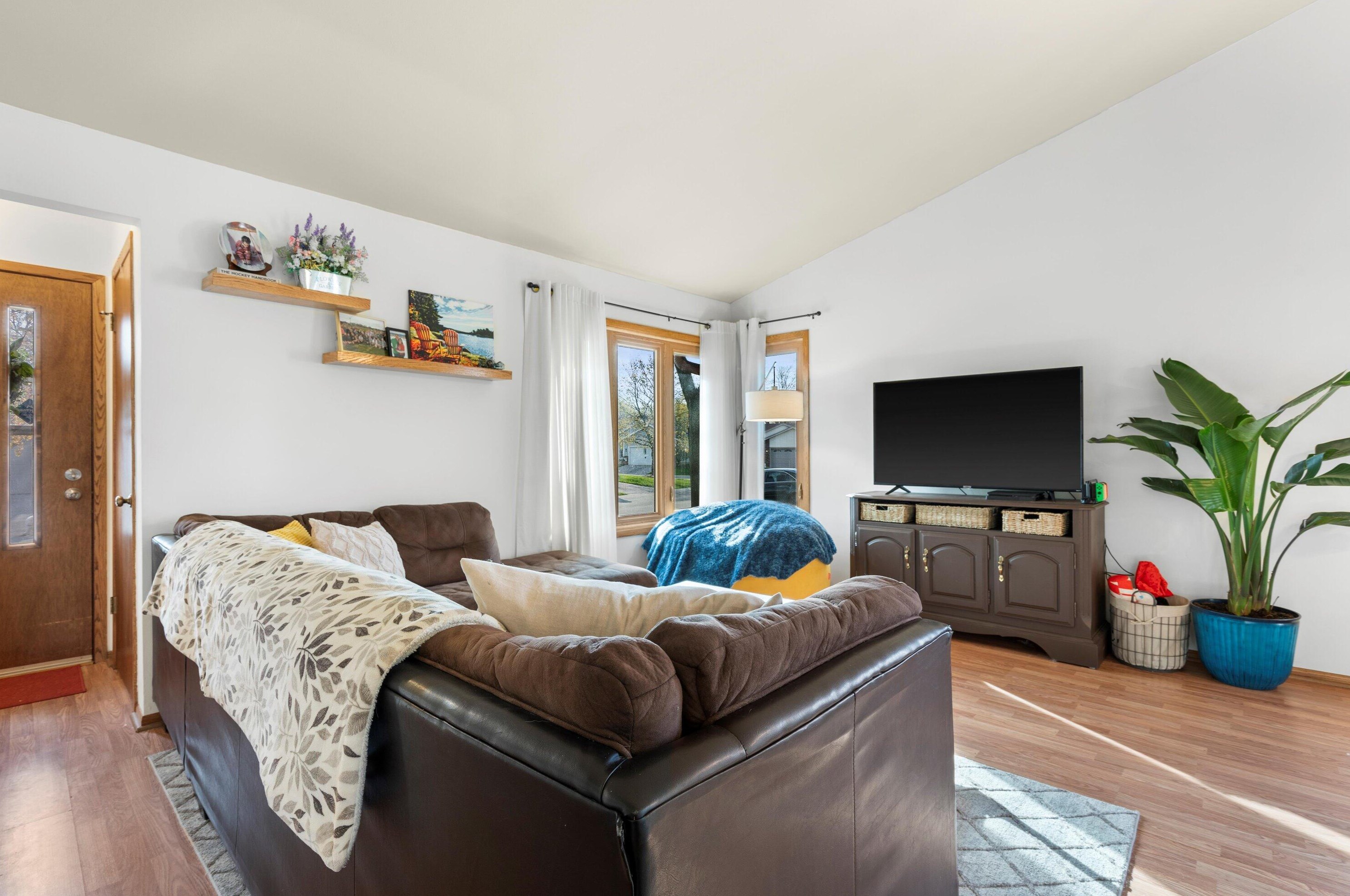 8122 97 Ct, Milwaukee WI 53224-2996 exterior