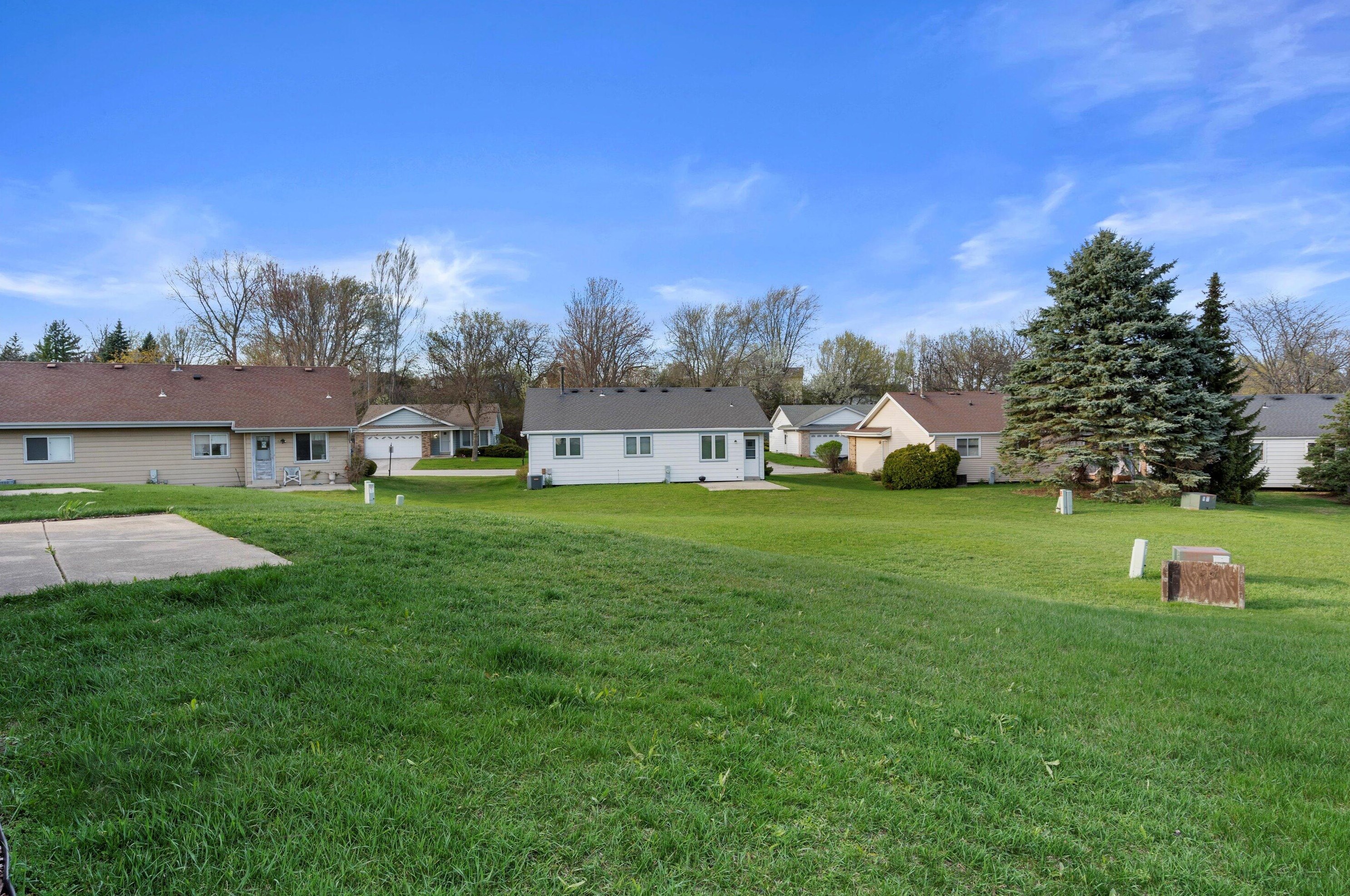 8122 97 Ct, Milwaukee WI 53224-2996 exterior