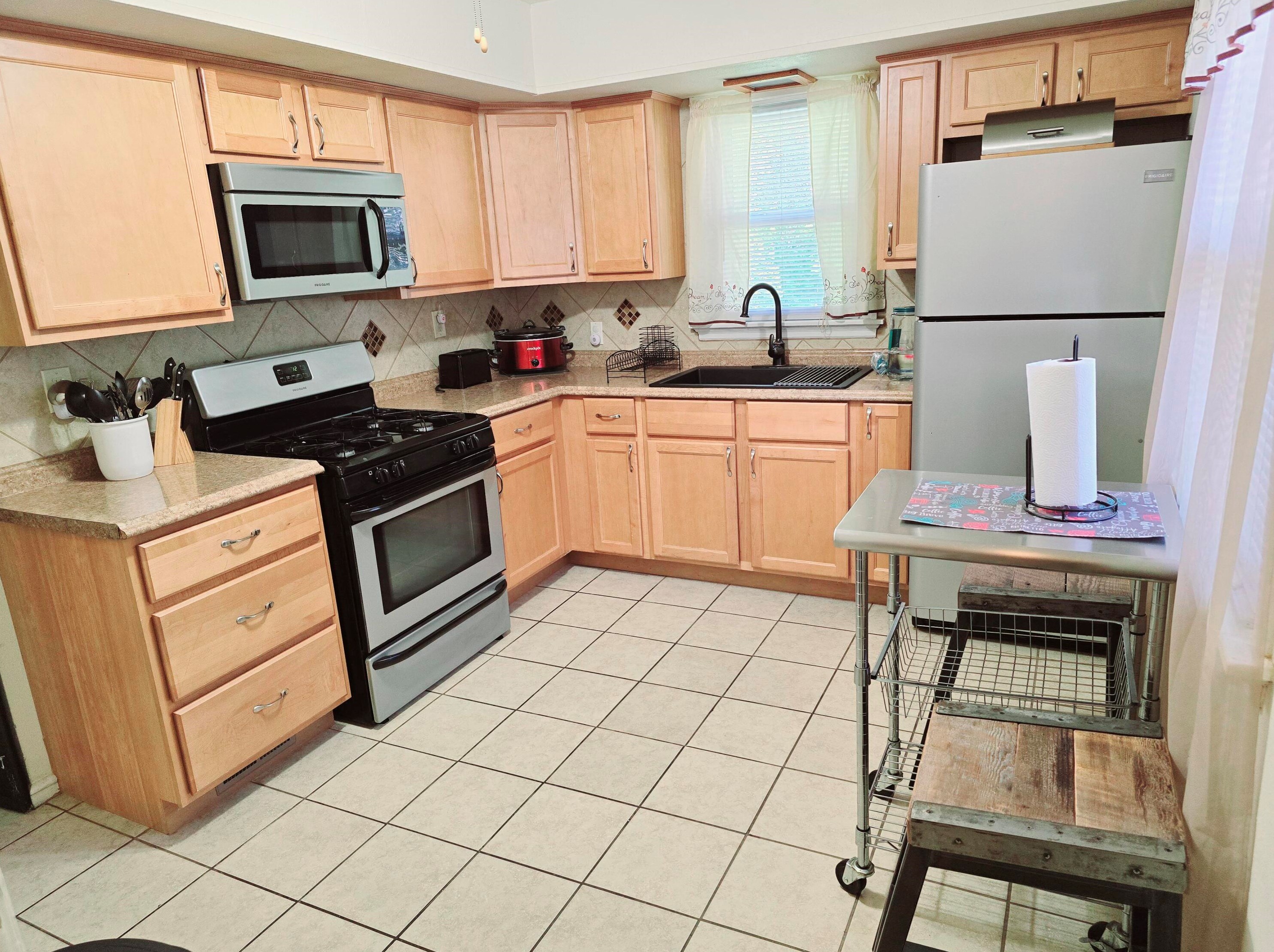 4238 40th St, Milwaukee, WI 53216-1649