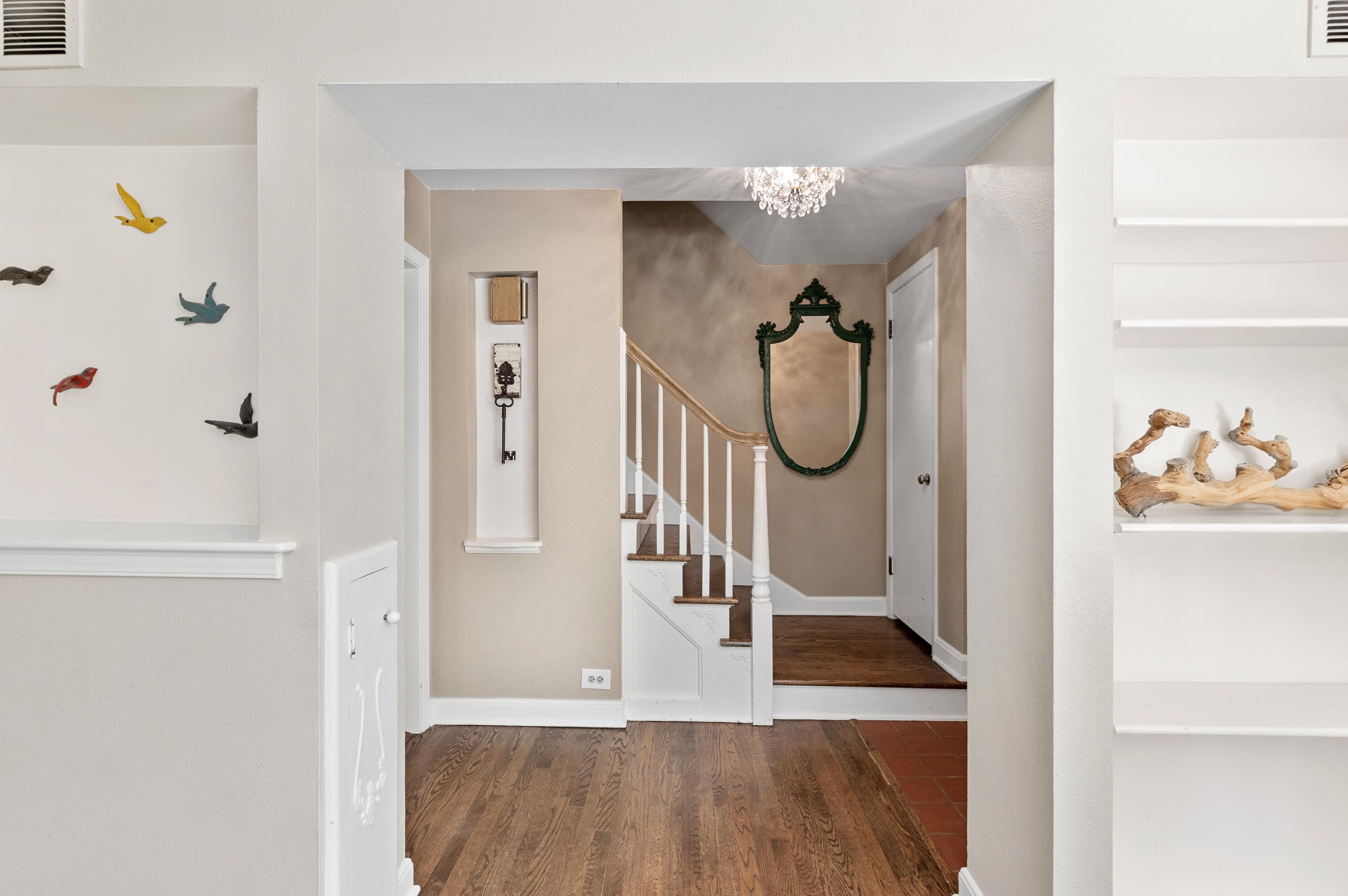 526 Lk Vw Ave, Milwaukee WI 53217-4858 exterior