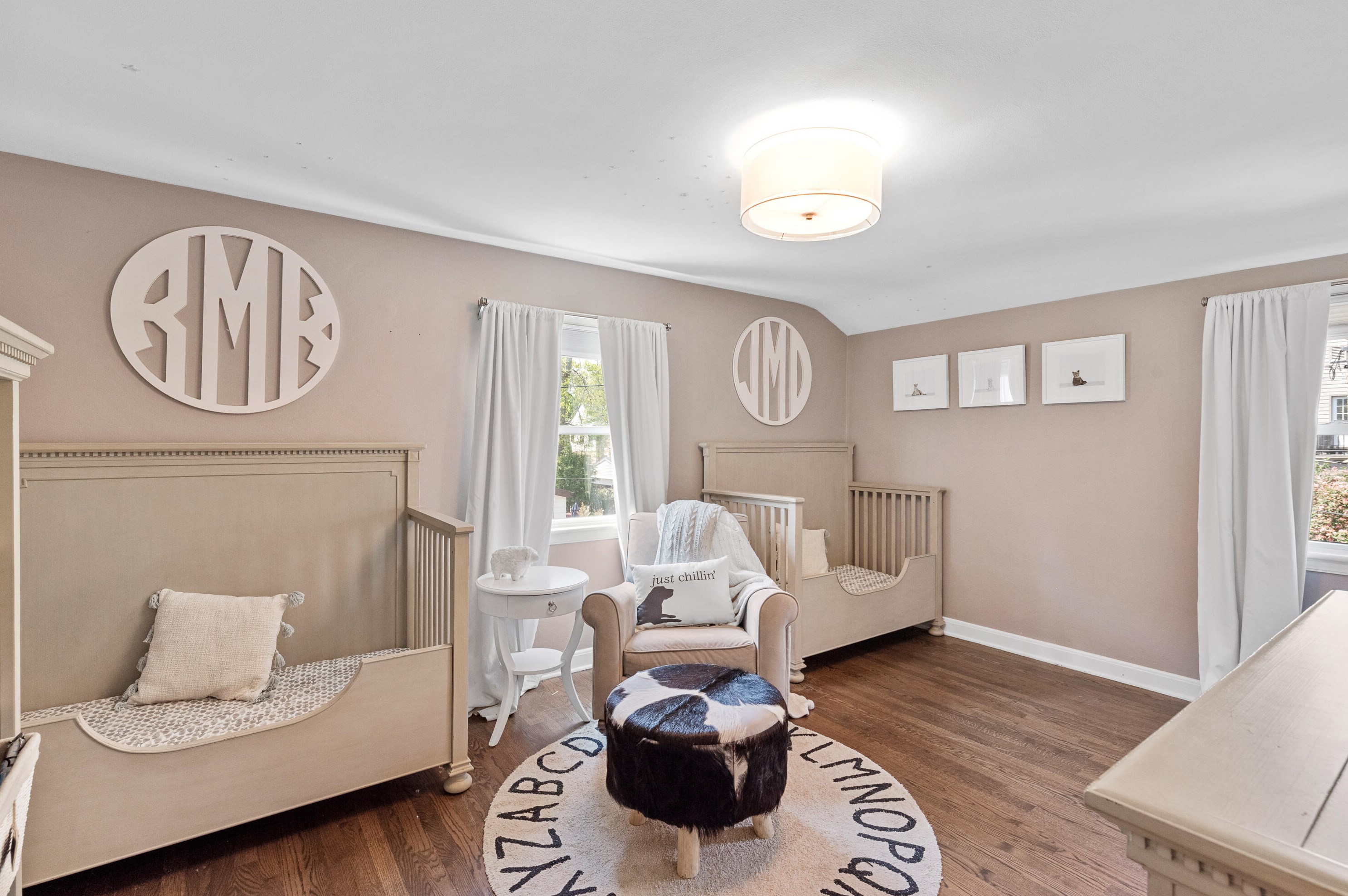 526 Lk Vw Ave, Milwaukee WI 53217-4858 exterior