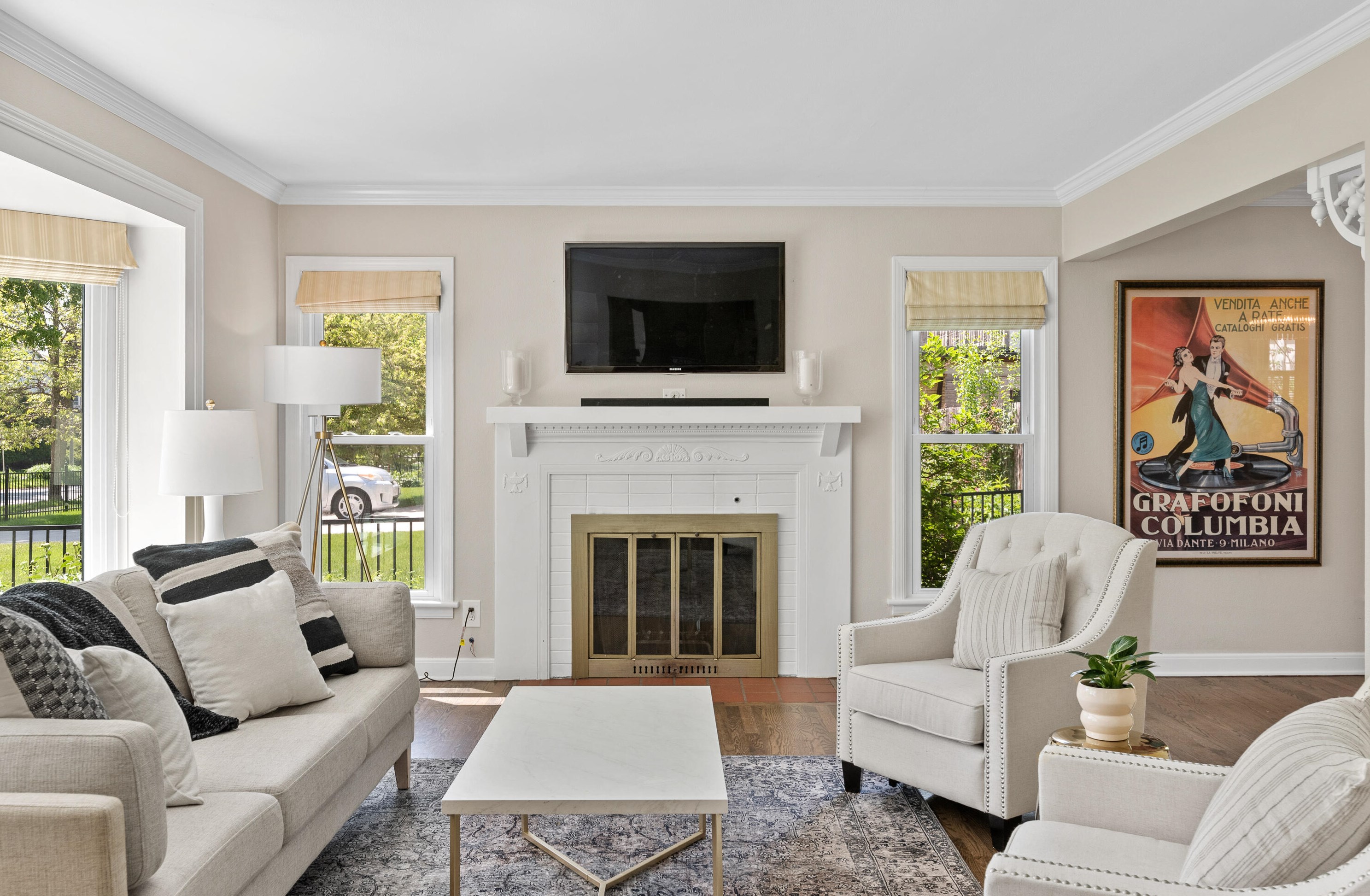 526 Lake View Ave, Milwaukee, WI 53217-4823