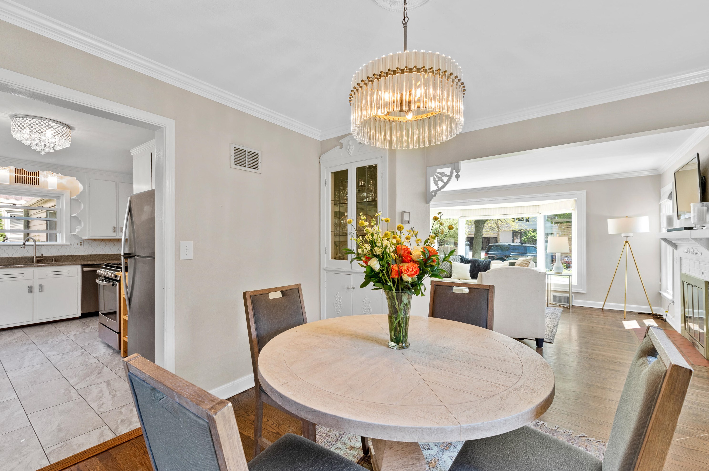 526 Lk Vw Ave, Milwaukee WI 53217-4858 exterior