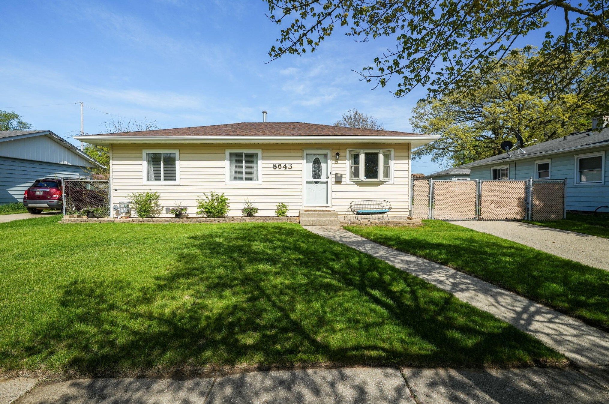 8643 16th Ave, Kenosha WI  53143-6405 exterior