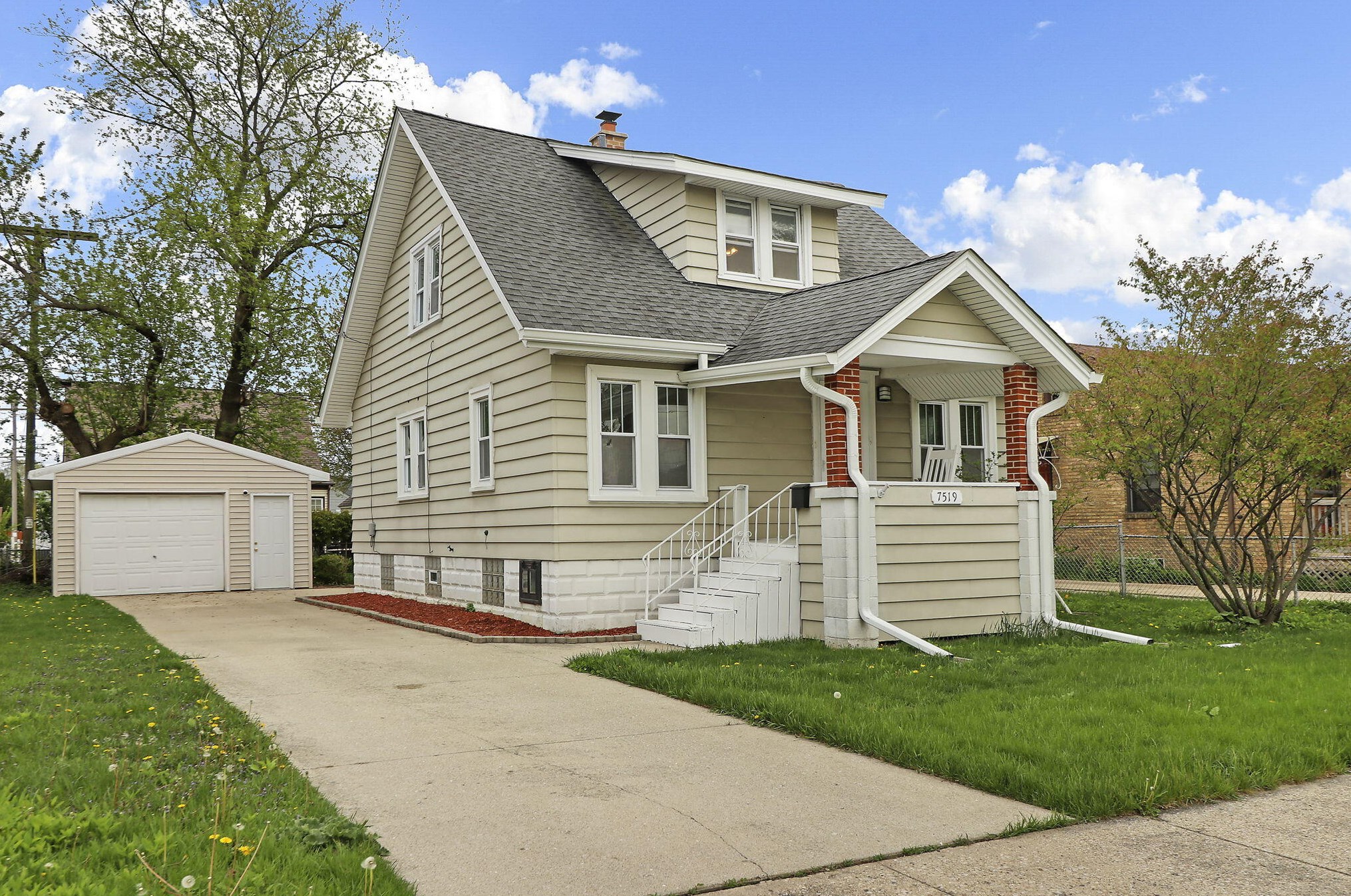 7519 29 Ave, Kenosha WI 53143-6650 exterior