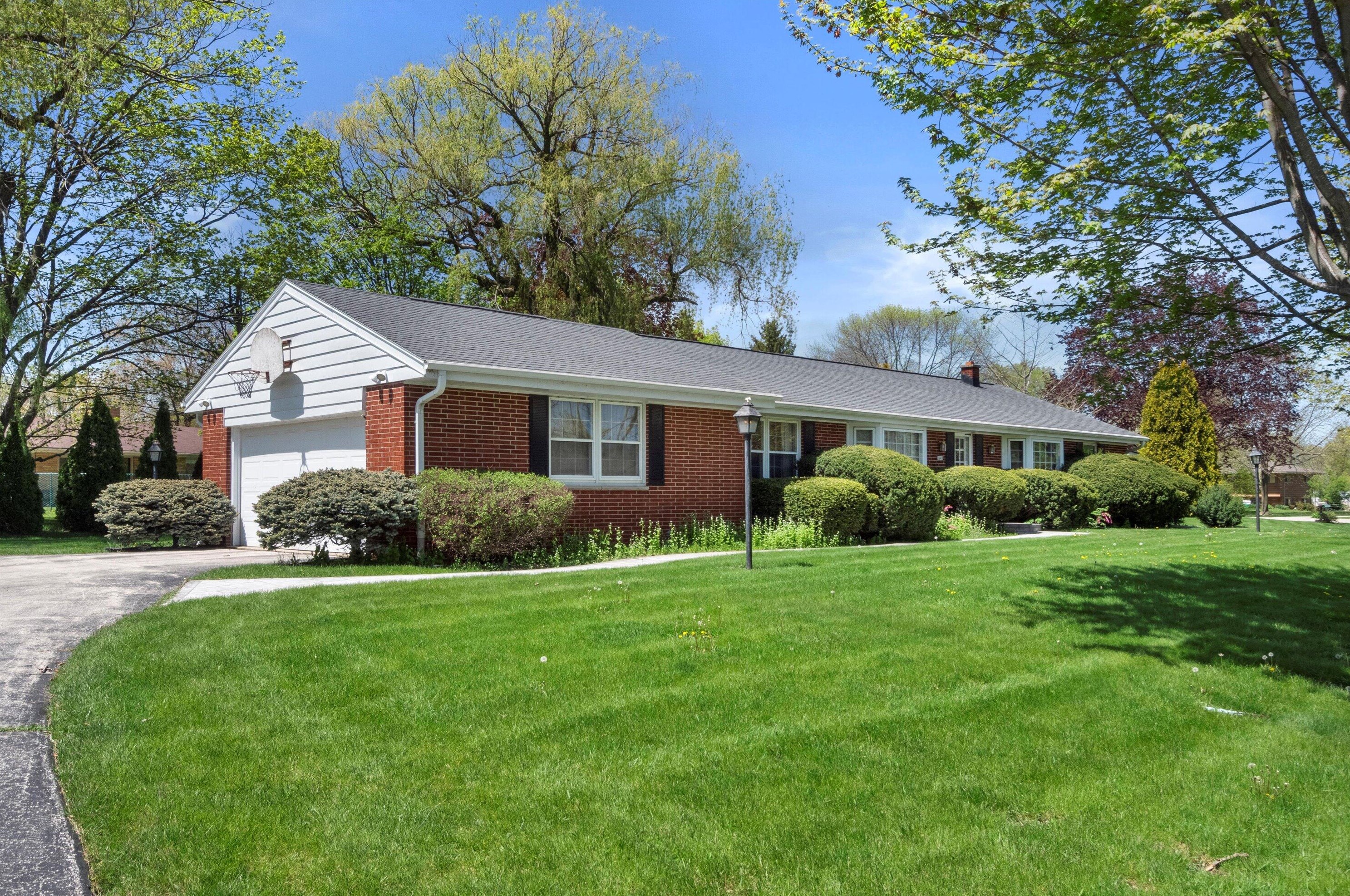 8649 Manor Ct, Milwaukee, WI 53217-2346